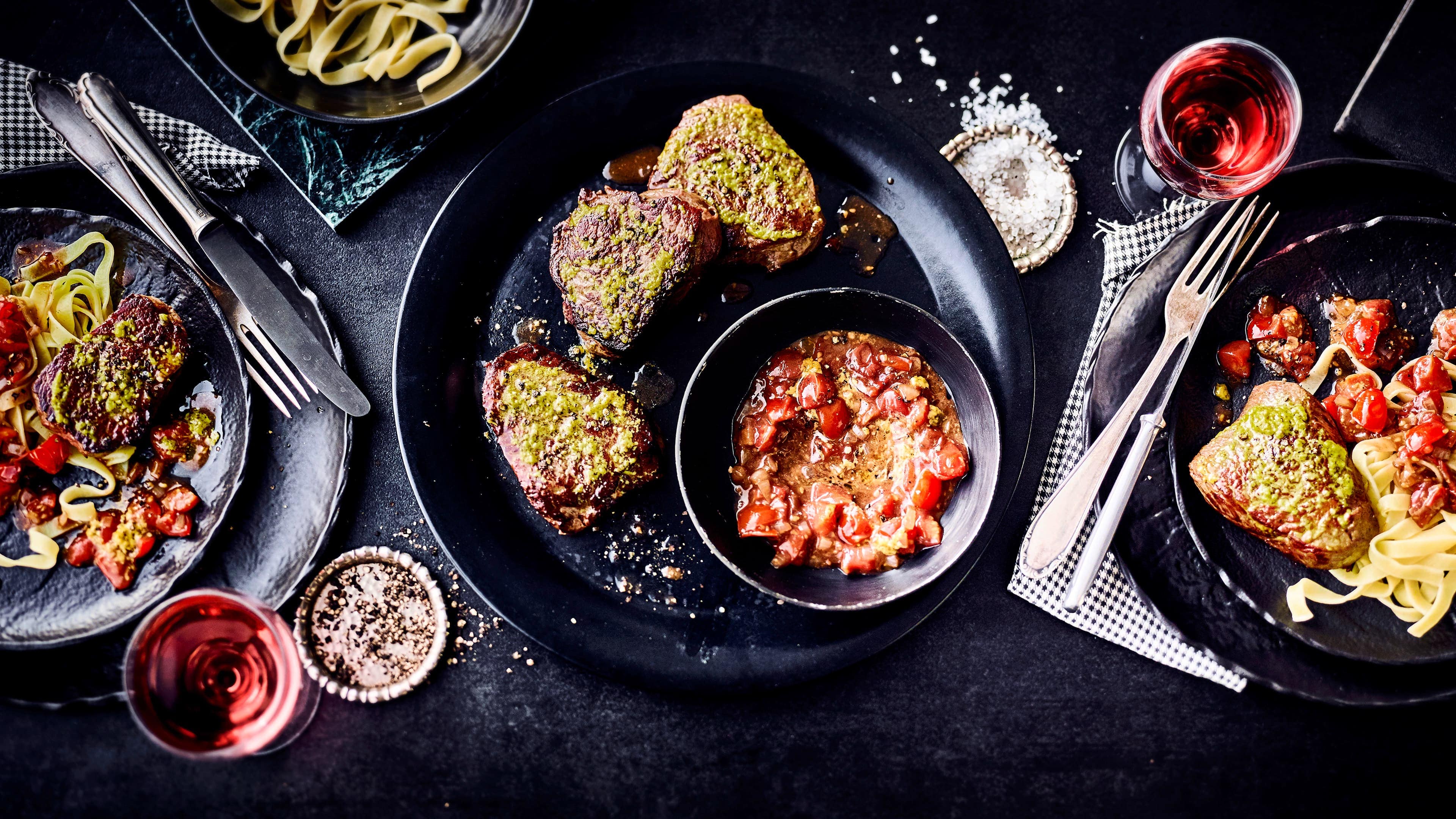 Medaillons mit Kräuterpesto Medaillons mit Kräuterpesto