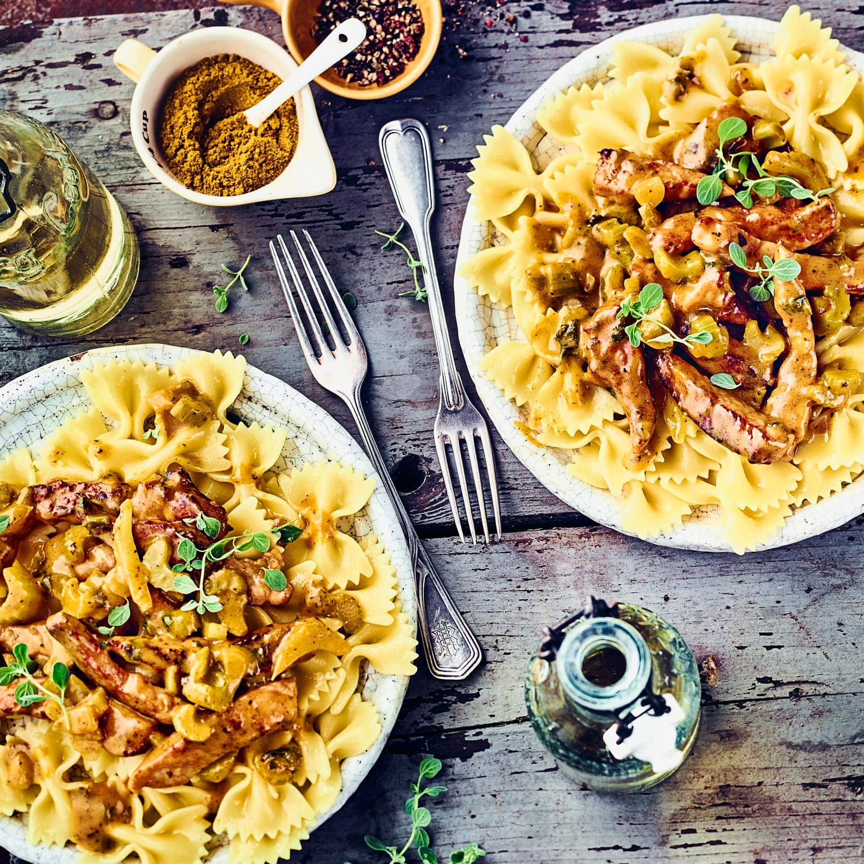 Schnelles Pastagericht: Probieren Sie unsere Farfalle mit Curry und Schweinegeschnetzeltem, Marsala und Mandarine – exotisch und pikant!