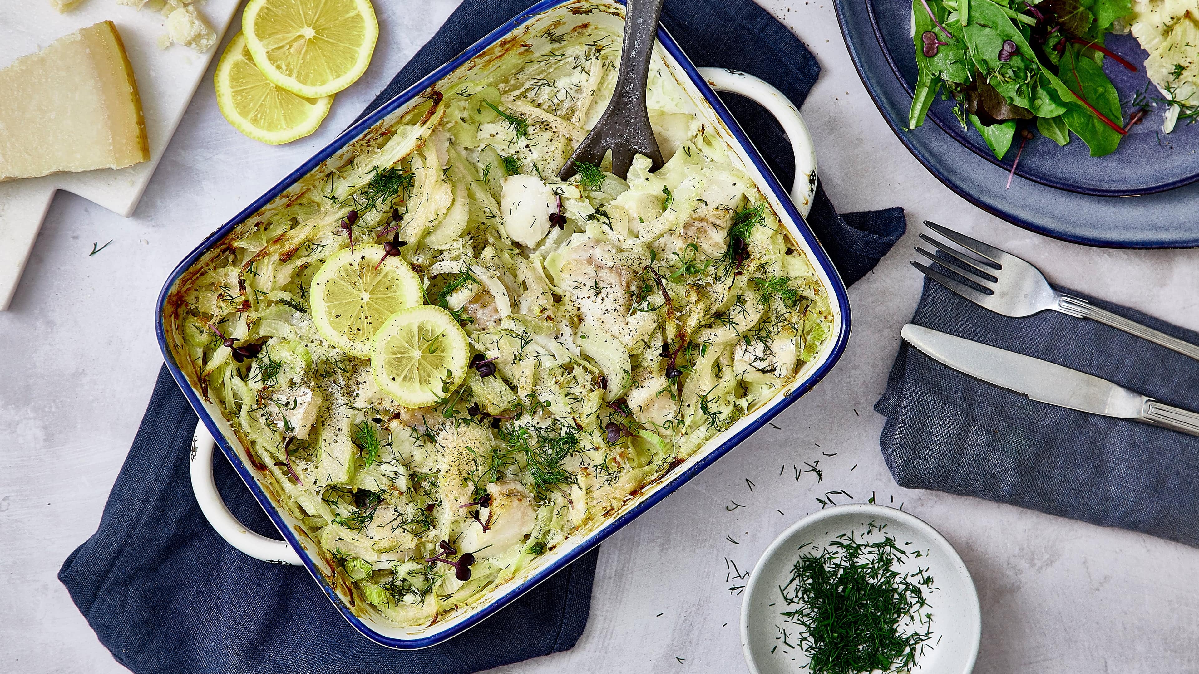 Fisch-Fenchel-Lasagne Sie mögen Lasagne? Probieren Sie unsere Lasagnen-Kreation mit Fischfilet und Fenchel. Zitrone, Dill & Wermut verleihen dem Auflauf eine besondere Note.