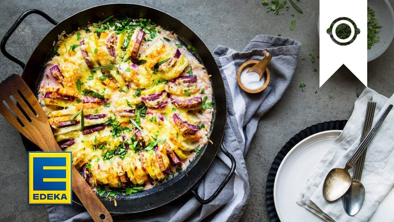 YouTube Platzhalterbild für ein Video mit dem Titel 'Buntes Kartoffelgratin Rezept'.