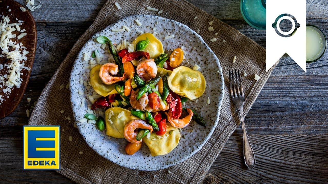 Tortelli mit Garnelen YouTube Platzhalterbild für ein Video mit dem Titel 'Tortelli mit Garnelen'.
