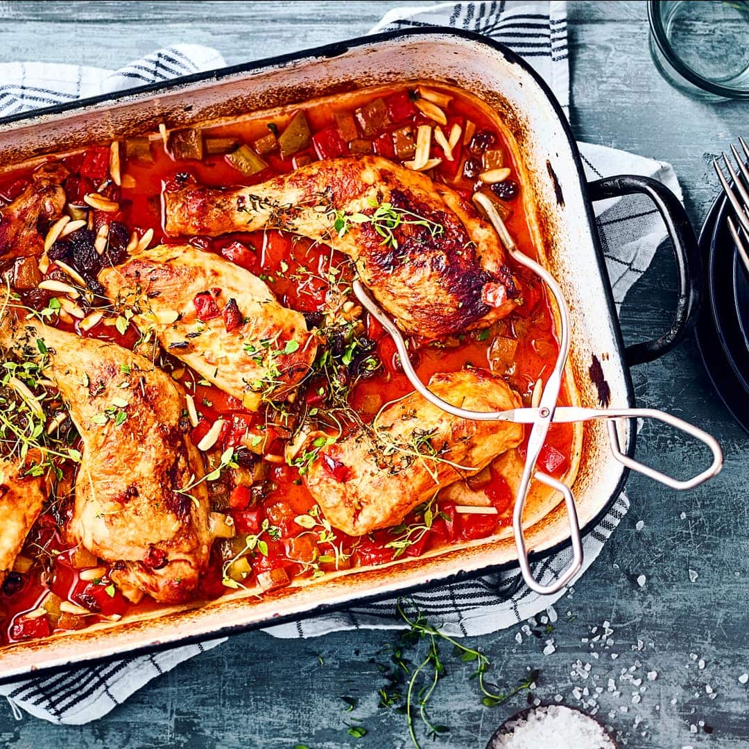 Leicht orientalisch angehaucht: Hähnchen serviert in einer Tomaten-Paprika-Sauce aus Georgia.