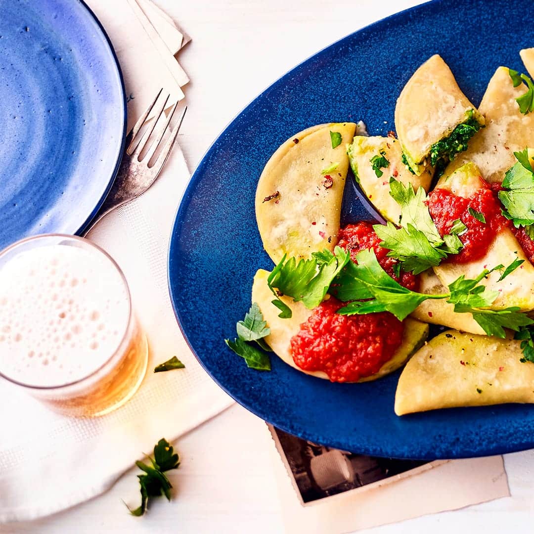 Probieren Sie diese Pasta-Variation: Mit unserem Mezzelune-Rezept gelingen Ihnen raffiniert gefüllte Teigtaschen – eine Spezialität aus Tirol.
