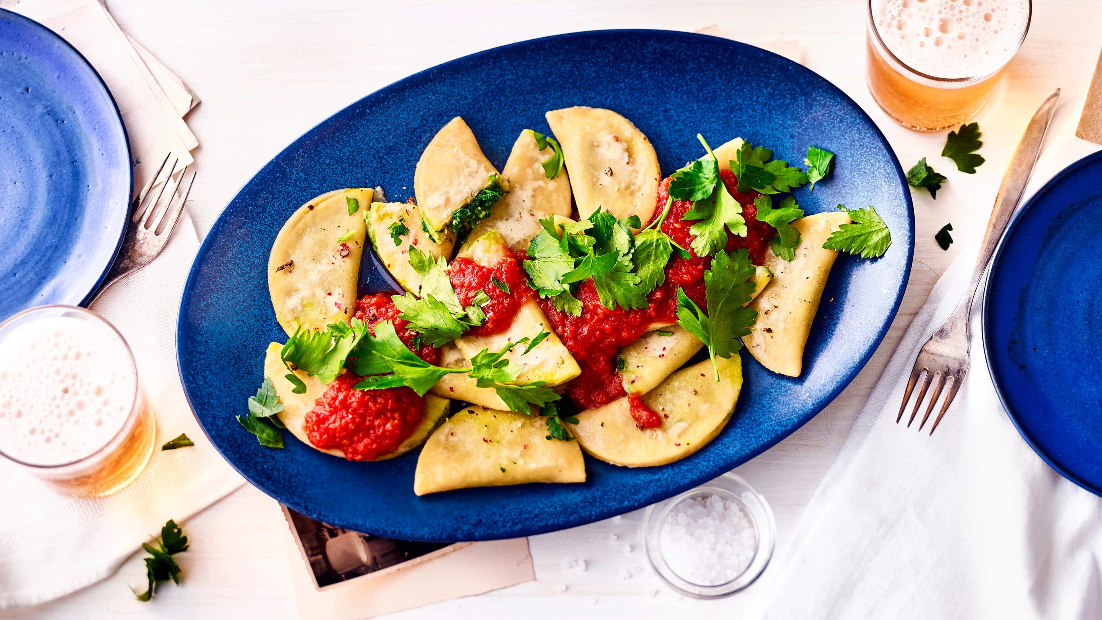 Mezzelune Probieren Sie diese Pasta-Variation: Mit unserem Mezzelune-Rezept gelingen Ihnen raffiniert gefüllte Teigtaschen – eine Spezialität aus Tirol.