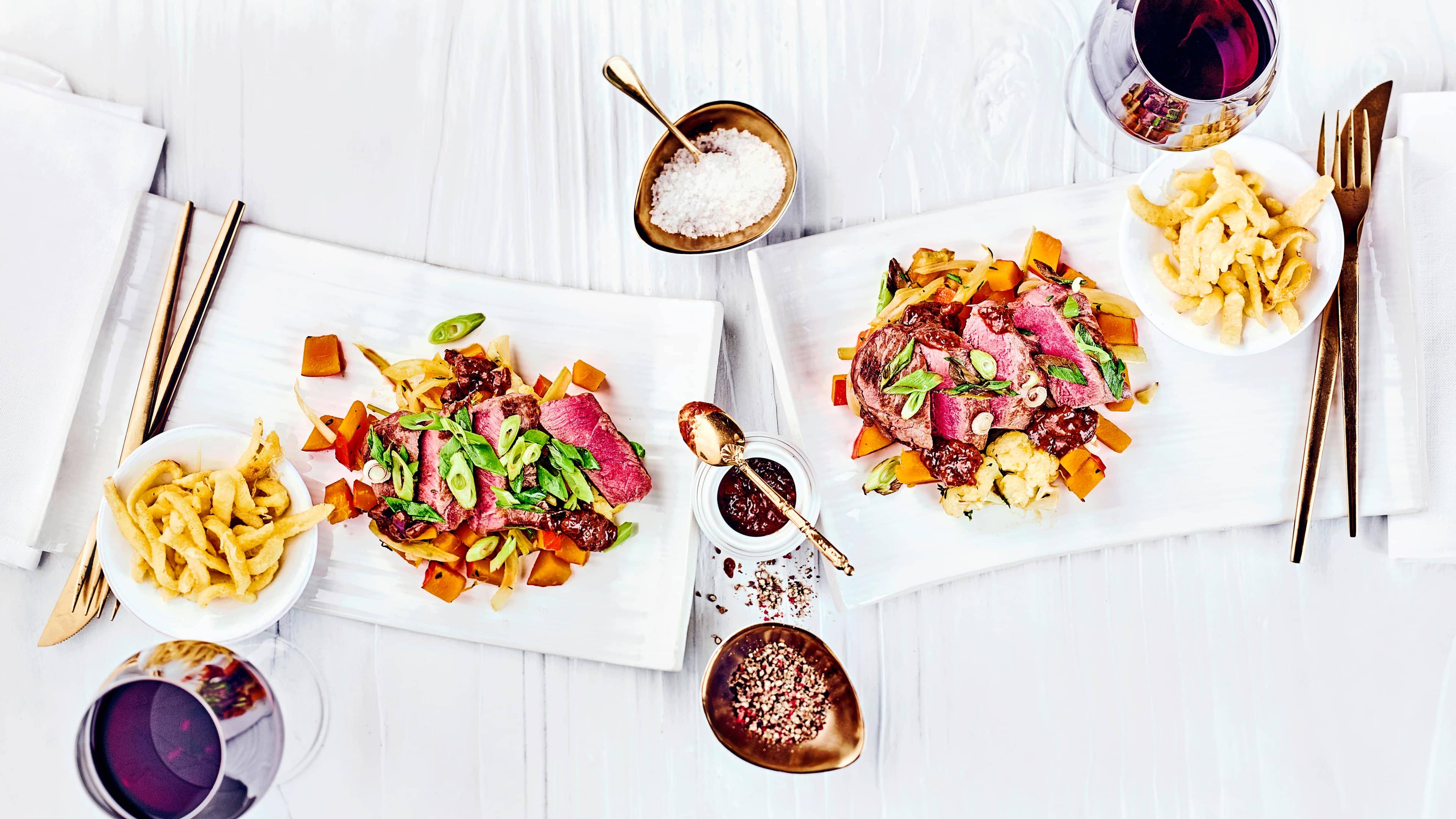 Roastbeef mit buntem Gemüse Schönes Herbstgericht mit Roastbeef und Herbstgemüse. Bei unserem Roastbeef mit buntem Gemüse kommen Kürbis, Fenchel und Blumenkohl auf den Tisch, als Beilage gibt es Spätzle!