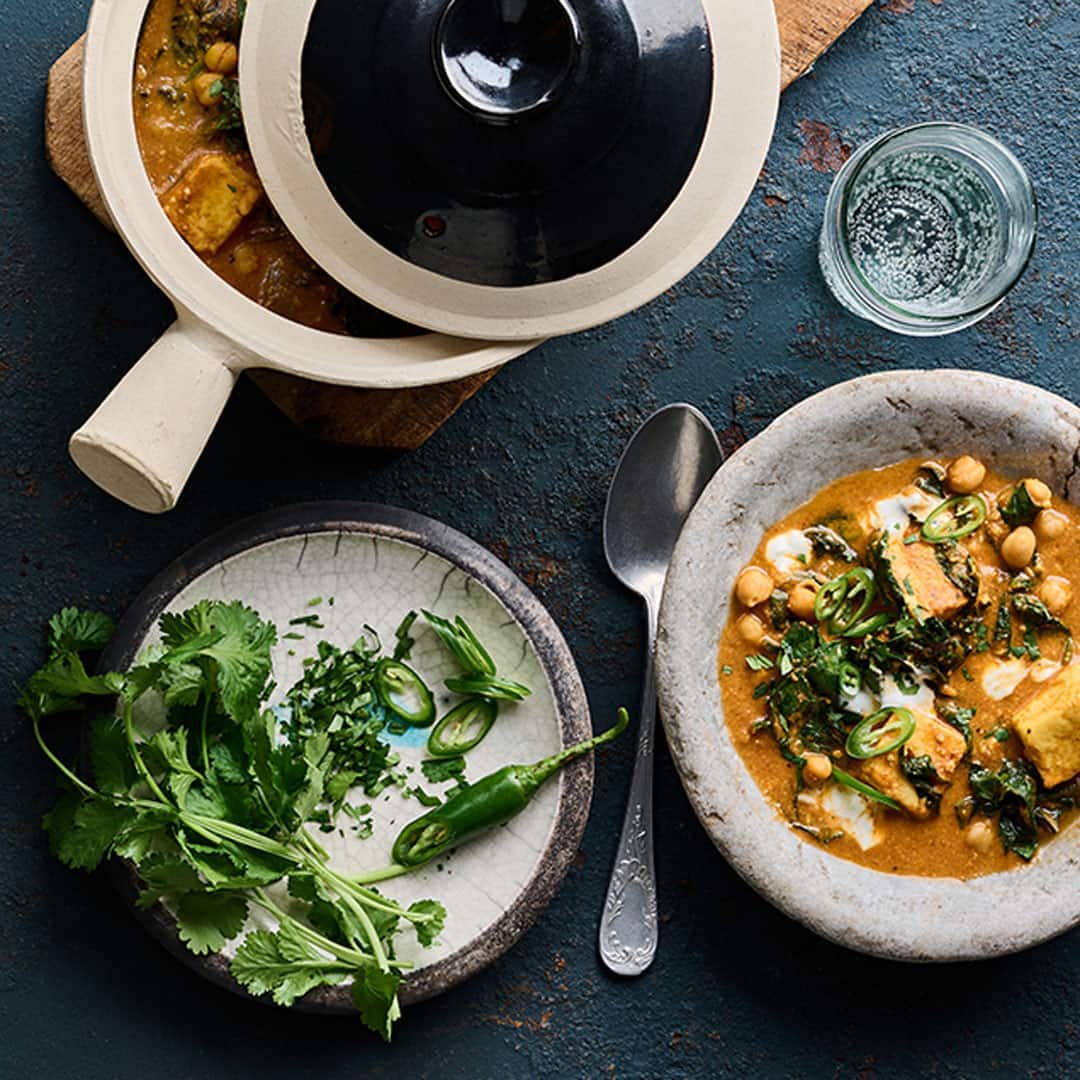 Spinat-Curry mit Kichererbsen, Paneer und Limetten