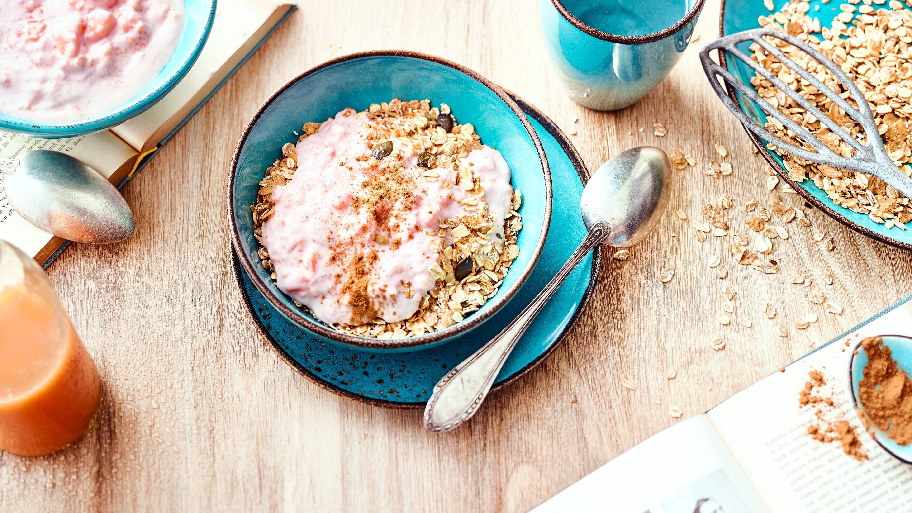 Schnelles Fitnessmüsli Sie möchten ohne großen Zeitaufwand lecker frühstücken? Dann sollten Sie unbedingt unser Rezept für schnelles Fitnessmüsli mit Papaya und Joghurt ausprobieren.