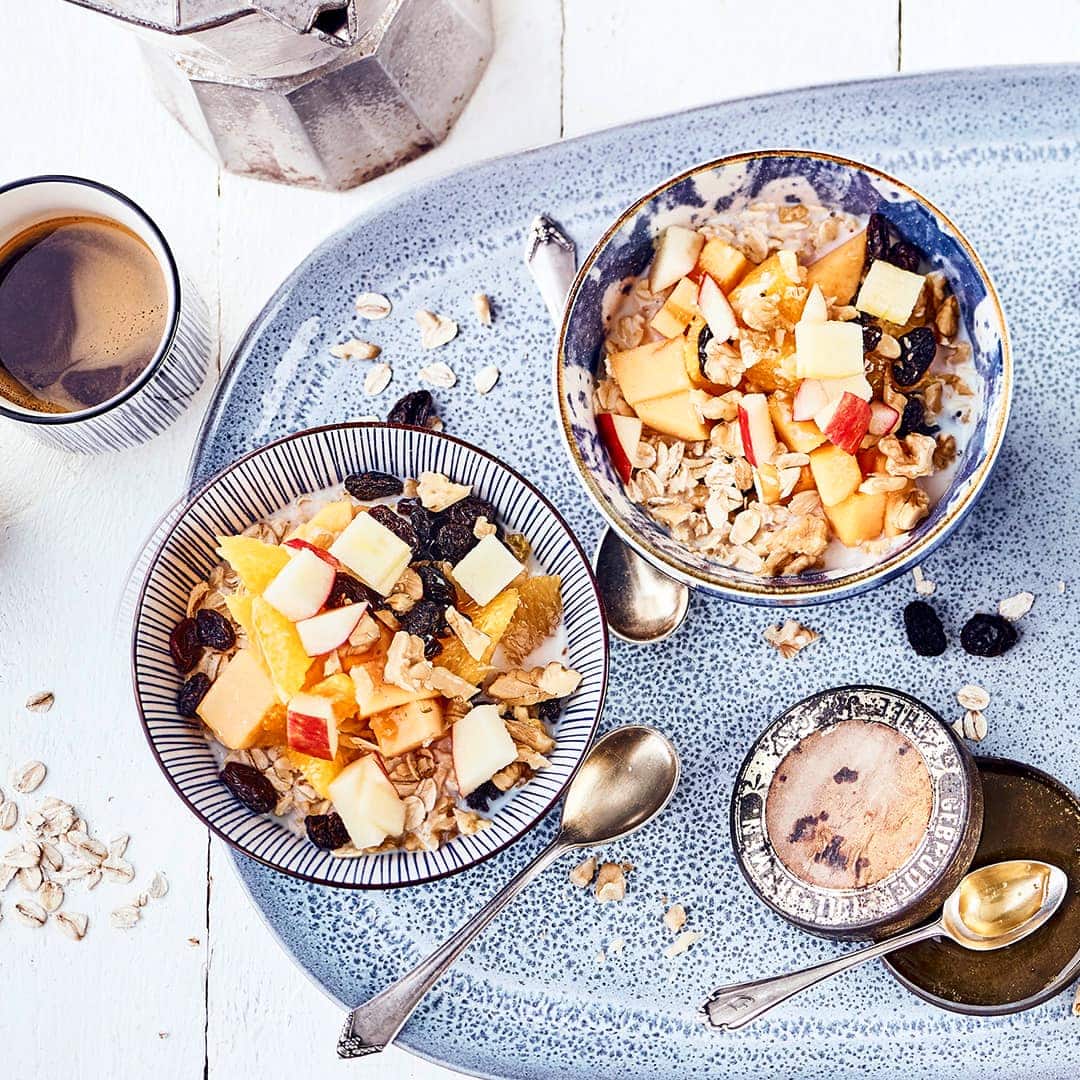 Selbst gemachtes Müsli aus Obst, Nüssen und Haferflocken. Ein Power-Müsli für den richtigen Start in den Tag!