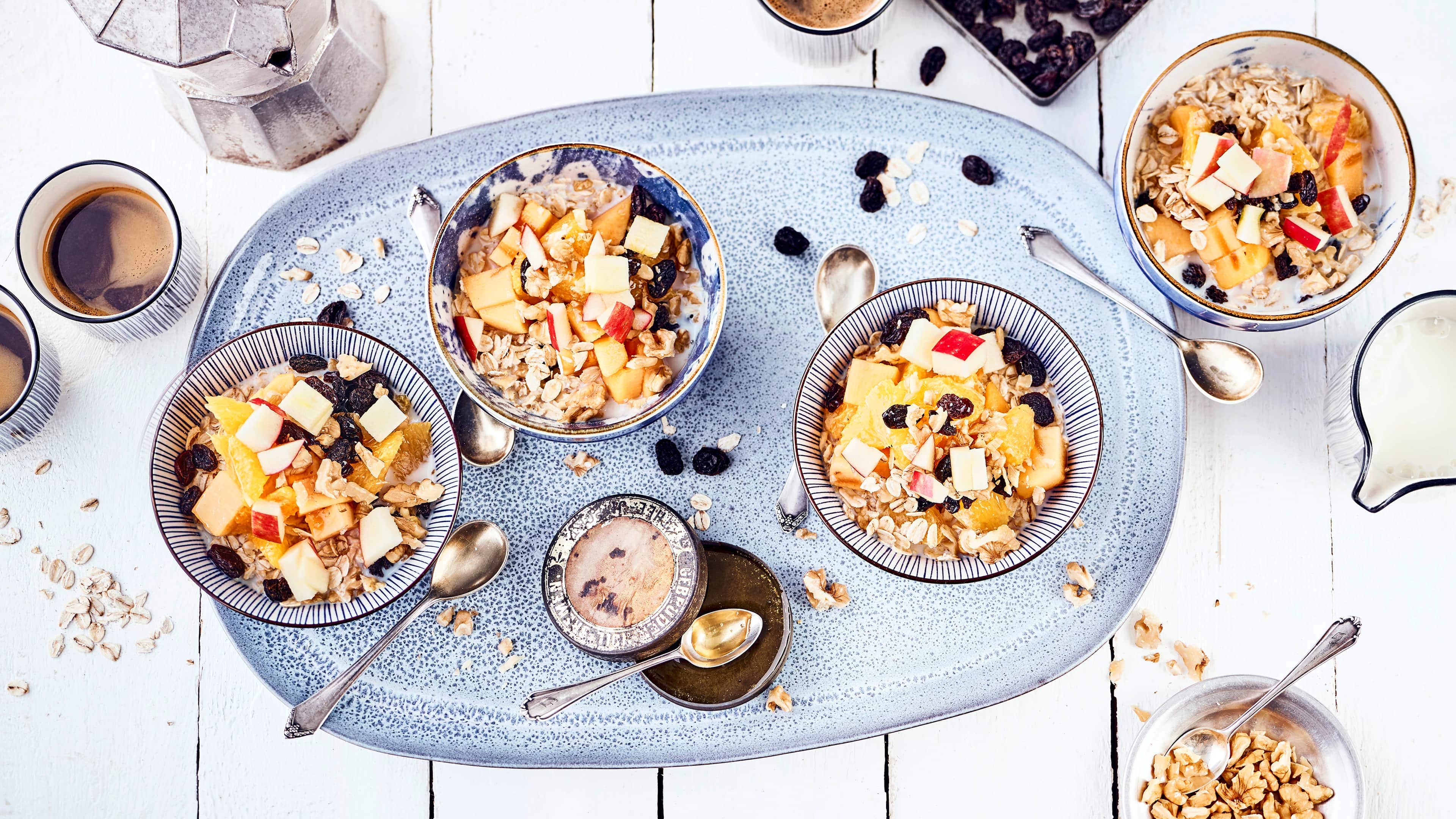 Powermüsli Selbst gemachtes Müsli aus Obst, Nüssen und Haferflocken. Ein Power-Müsli für den richtigen Start in den Tag!