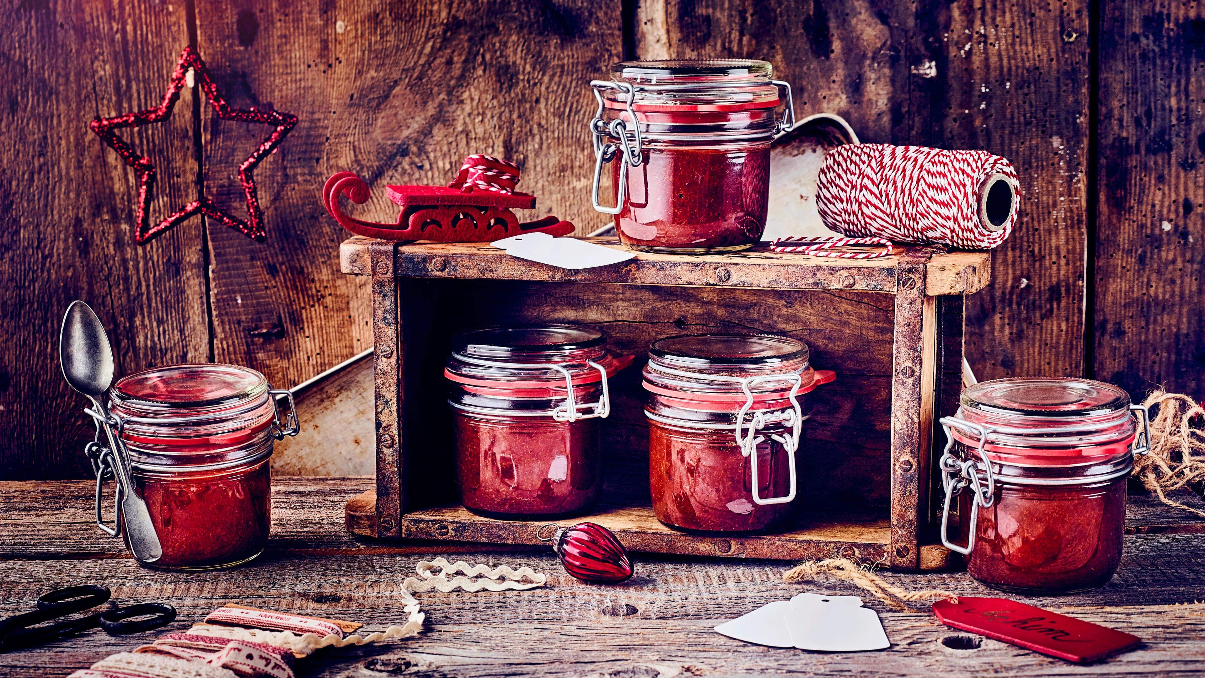 Pflaumen-Lebkuchenkonfitüre Eine weihnachtliche Konfitüre, die nicht nur an Weihnachten schmeckt. Probieren Sie doch mal die Pflaumen-Lebkuchenkonfitüre, auch super zum Verschenken zu Weihnachten.