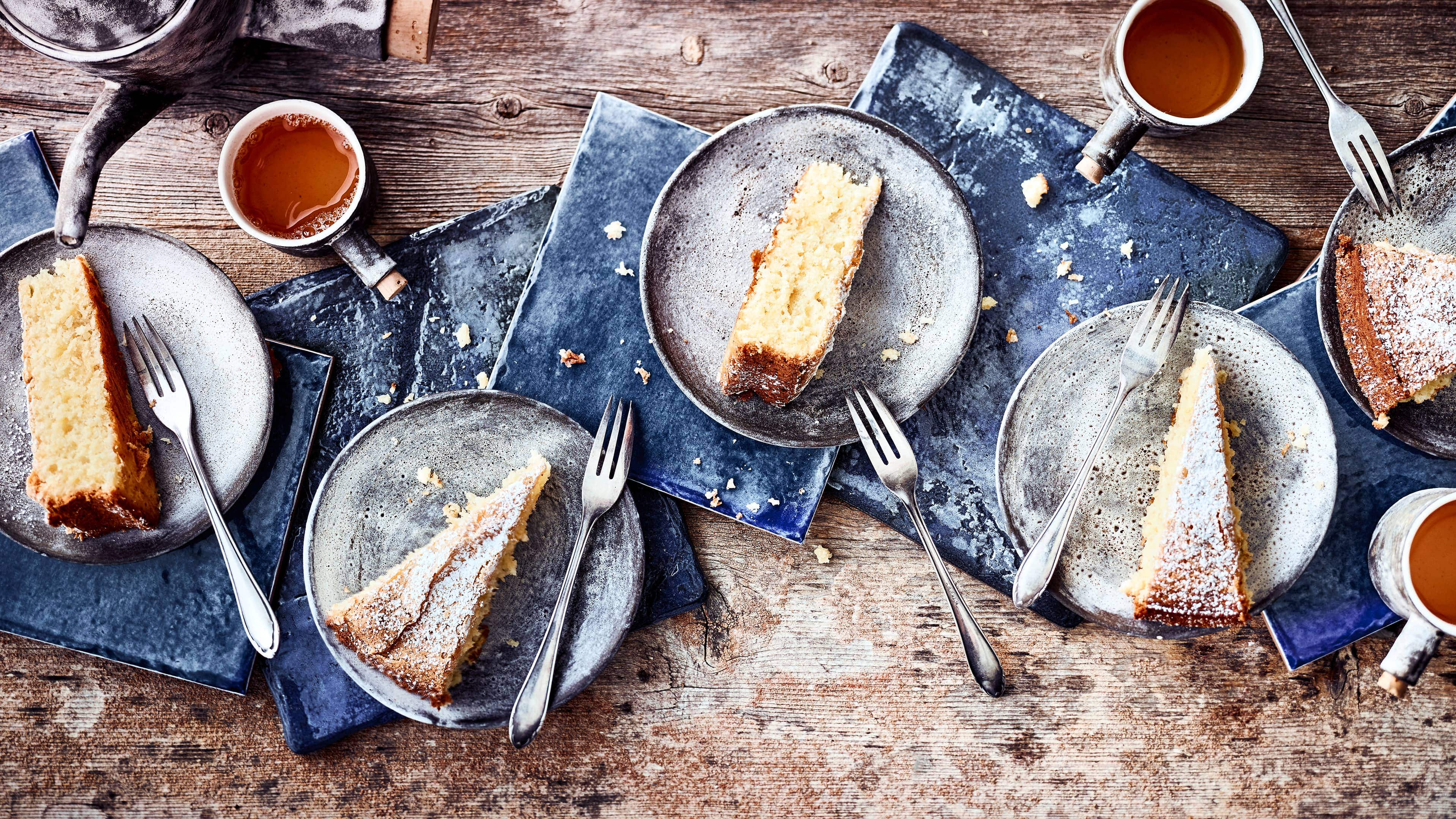 Toskanischer Kokoskuchen Dieses Rezept stammt aus Süditalien und ist sehr leicht nachzubacken: Probieren Sie unseren toskanischen Kokoskuchen mit Hefe, Zucker, Butter und Weizenmehl – fertig in einer guten Stunde!