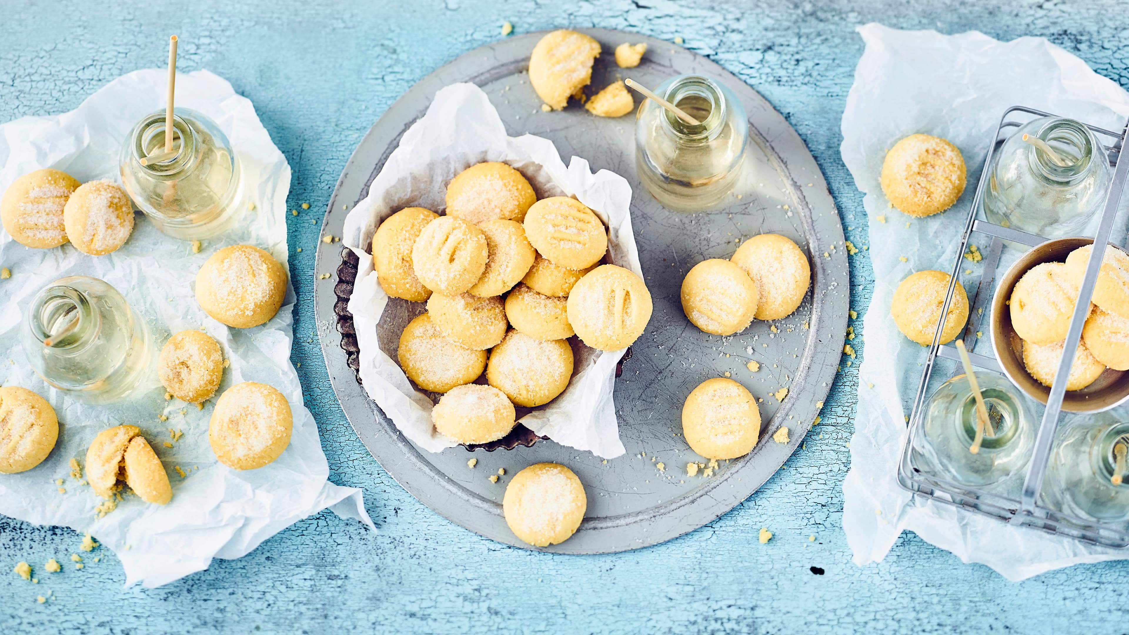 Puddingplätzchen Innen noch etwas weich und herrlich süß schmecken die selbstgemachten Puddingplätzchen mit Vanille und Puderzucker.