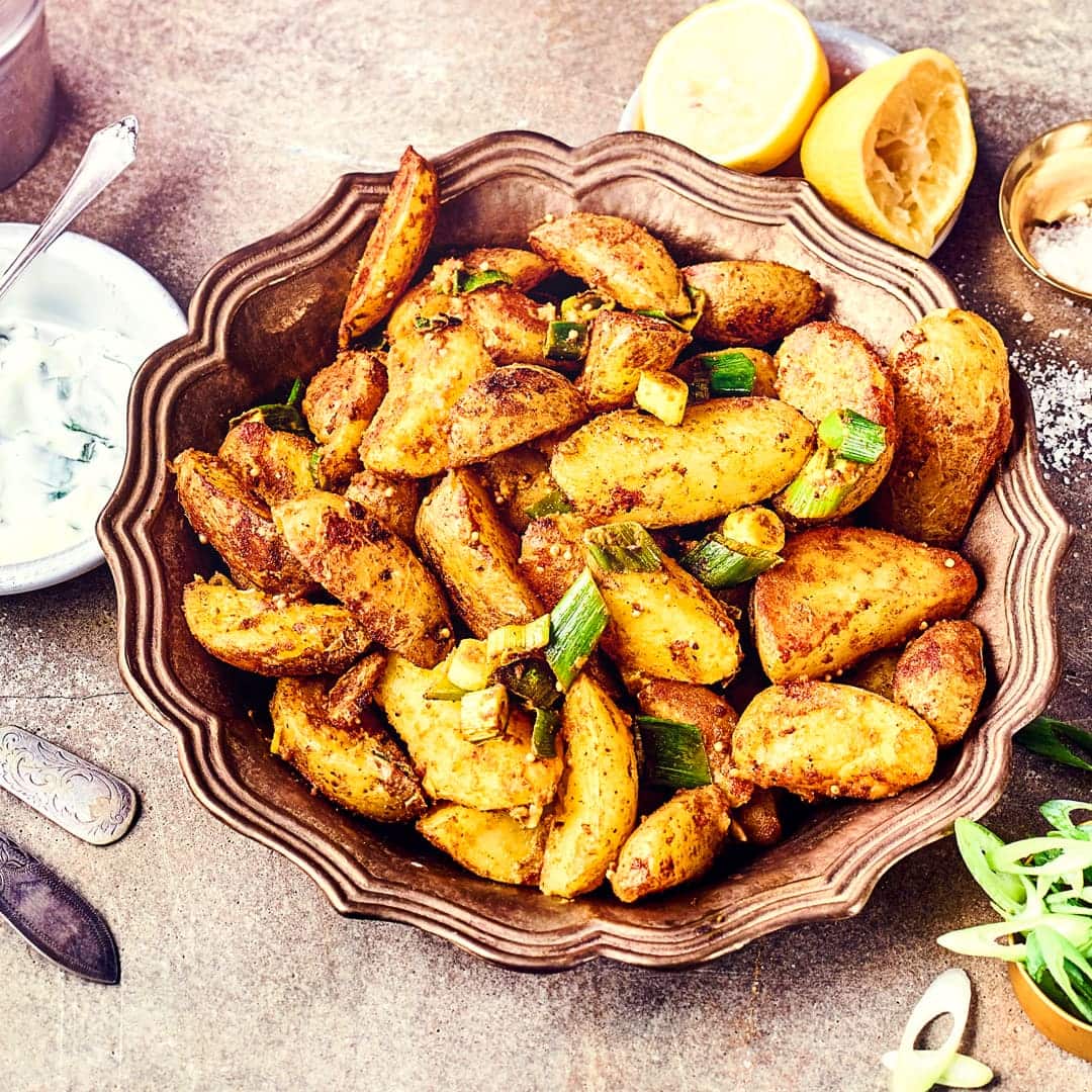 Mit diesem Rezept bereiten Sie im Handumdrehen eine indische Beilage zu, Indische Kartoffeln sind eine prima Ergänzung zum indischen Hauptgericht. Nicht nur für Veganer ein Genuss!