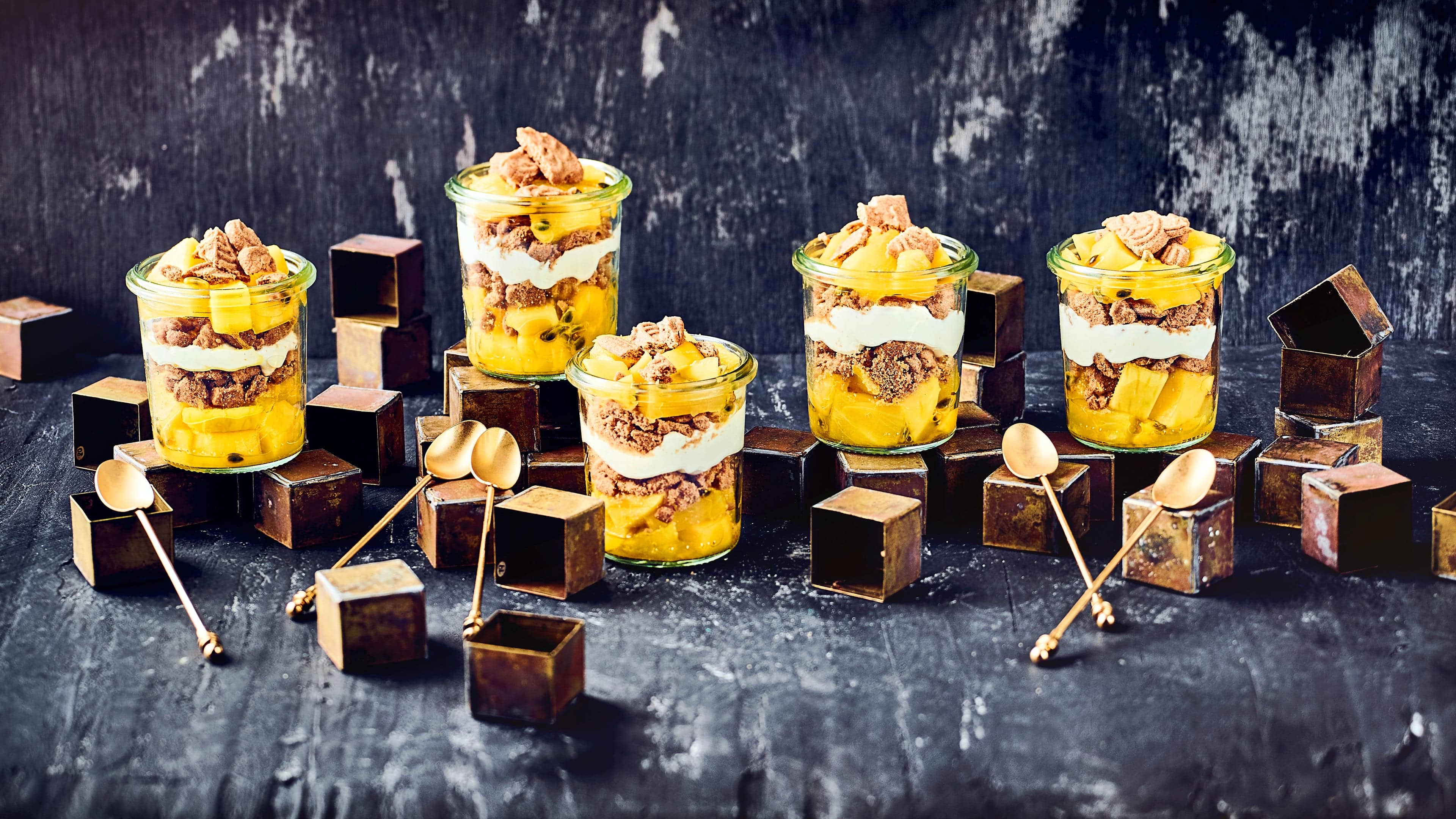 Mango-Ananas-Schichtdessert Mango-Ananas-Schichtdessert