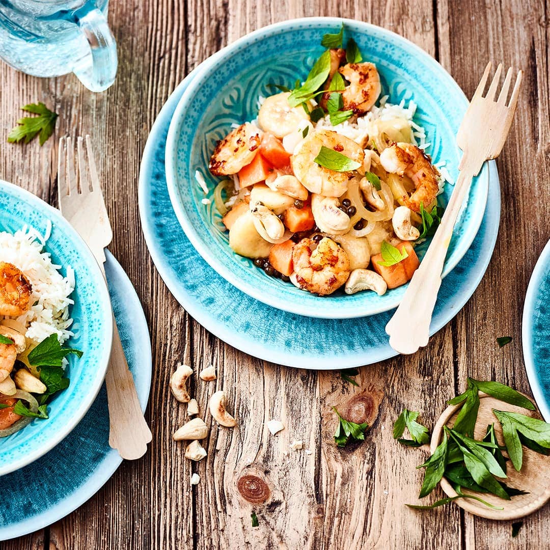 Garnelen mal anders und zwar fruchtig - an Kokosmilch, Banane und Papaya. Dazu passt Basmati-Reis.