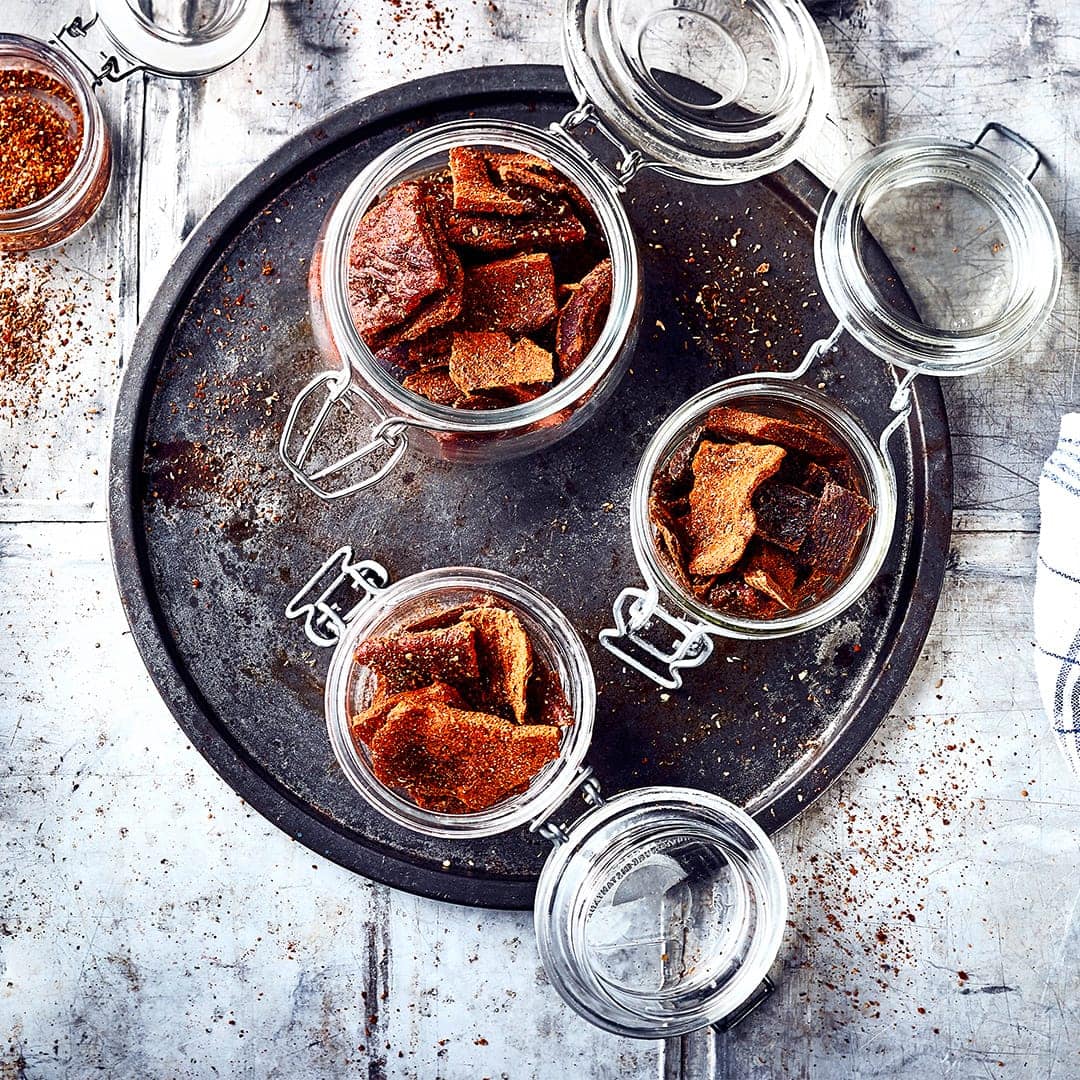 Auch als würziges Trockenfleisch bezeichnet stammt Beef Jerky aus der amerikanischen Küche und ist ein herzhafter Snack für wahre Fleisch-Fans.