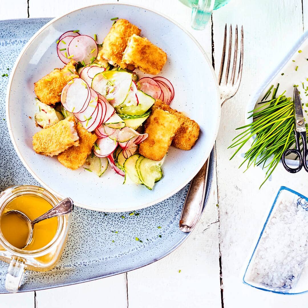 Bunter Fischstäbchen-Salat