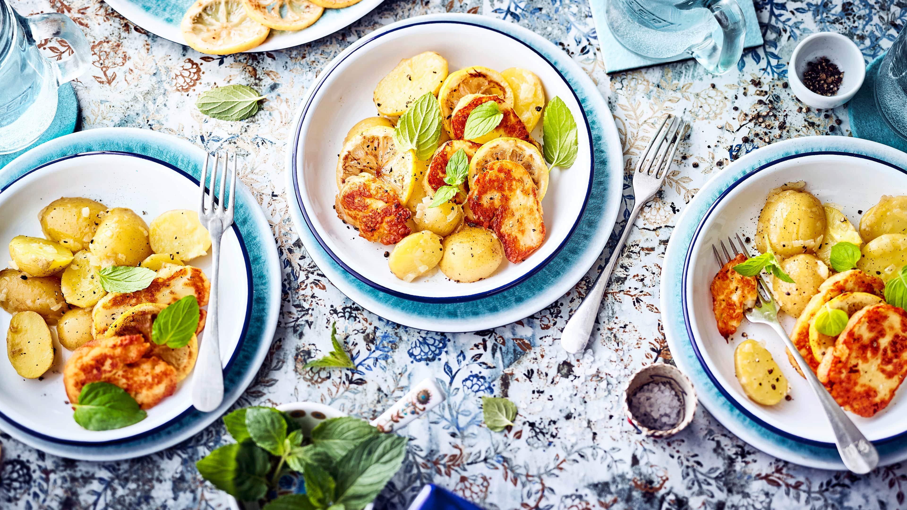 Halloumi mit Kartoffeln Knusprig gebratener Halloumi wird in Zypern gerne zu den Kartoffeln gereicht - einfach einmal ausprobieren!