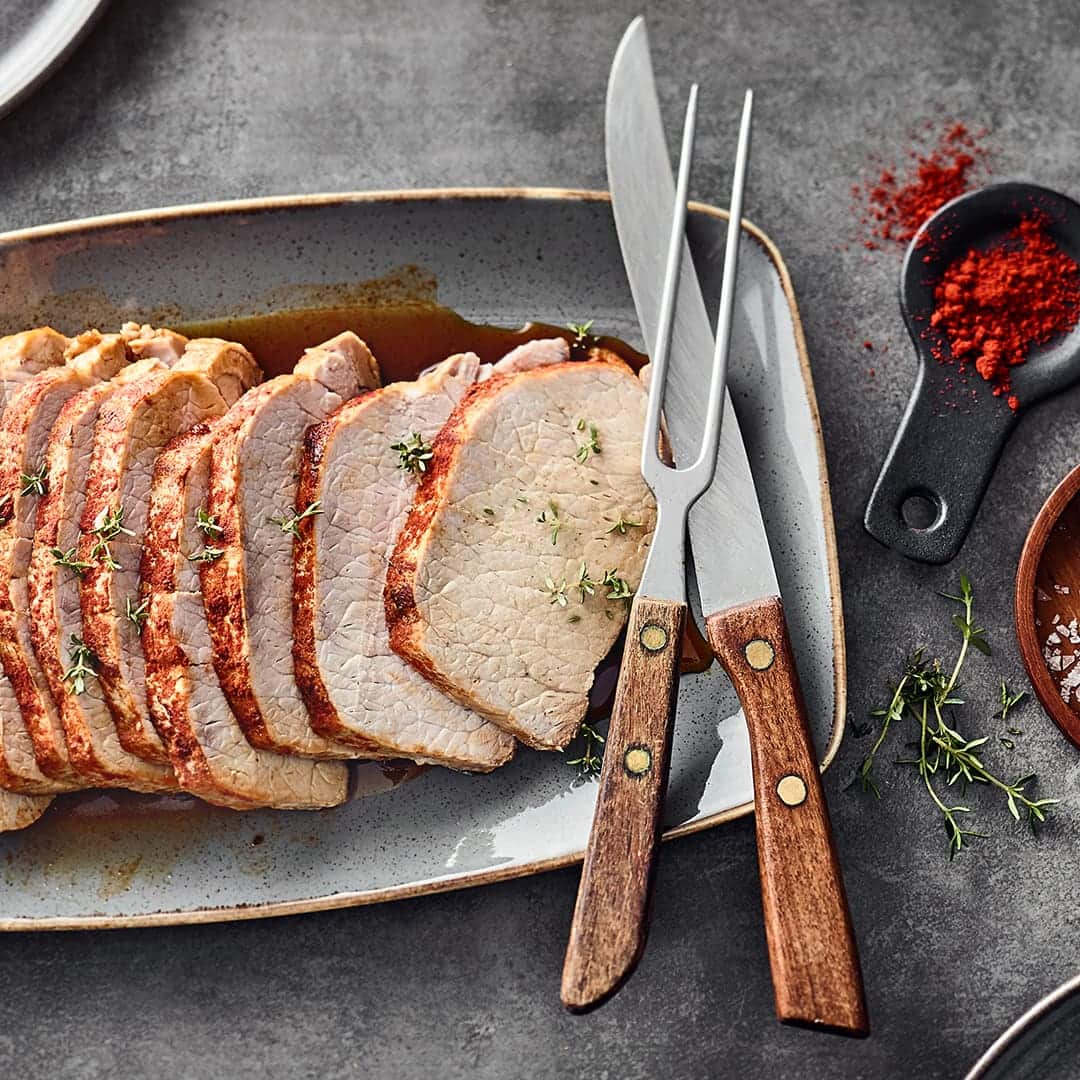 Leckerer Lummerbraten aus dem Backofen – mit unserem Rezept wird Ihr Schweinerückenbraten besonders saftig und zart. Ein echter Genuss für die ganze Familie!