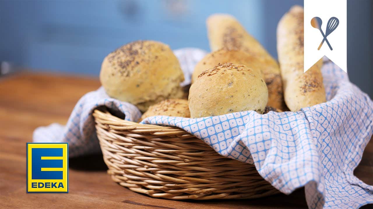 YouTube Platzhalterbild für ein Video mit dem Titel 'Brötchen backen'.