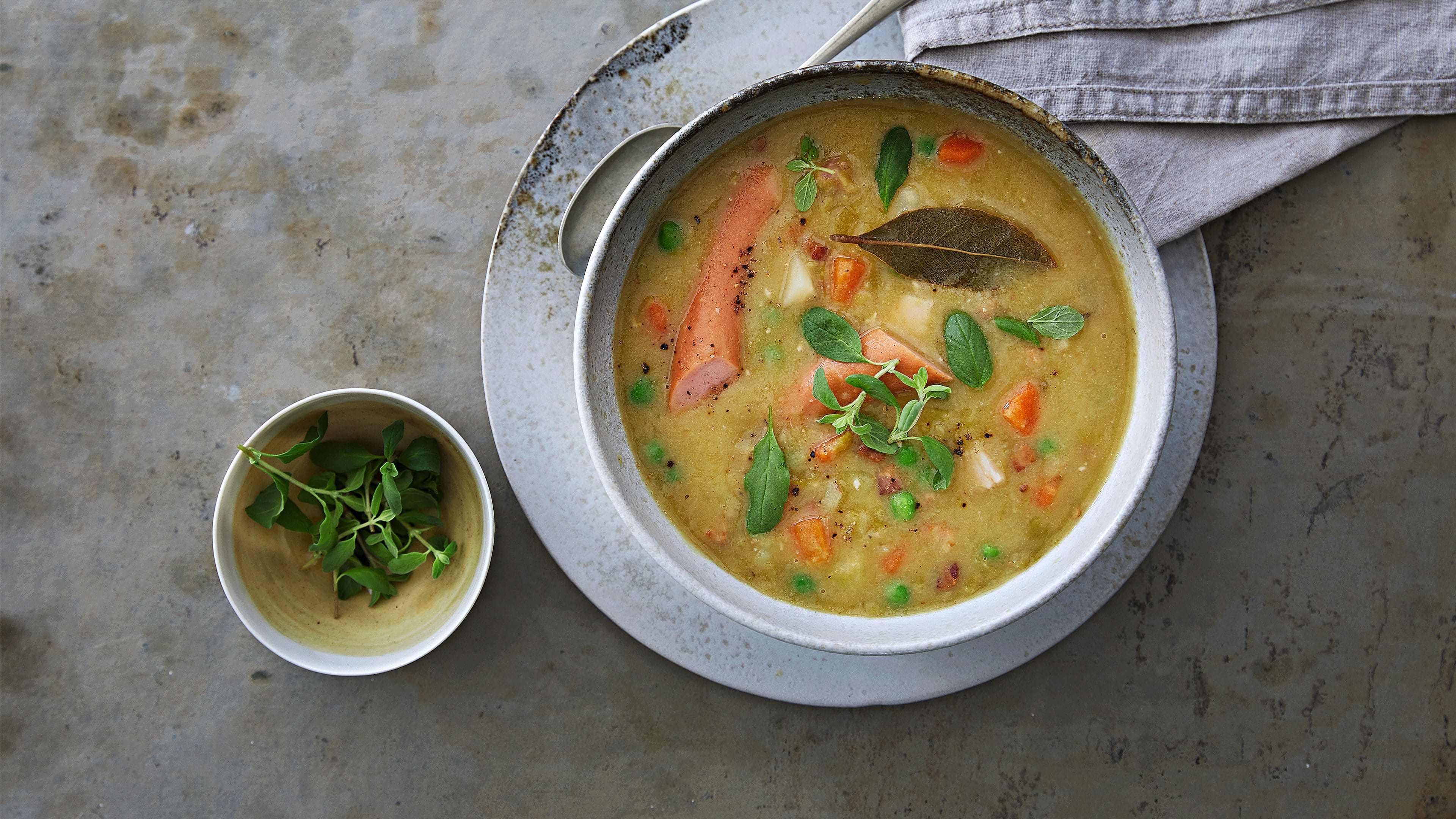 Erbsensuppe mit Würstchen Erbsensuppe mit Würstchen