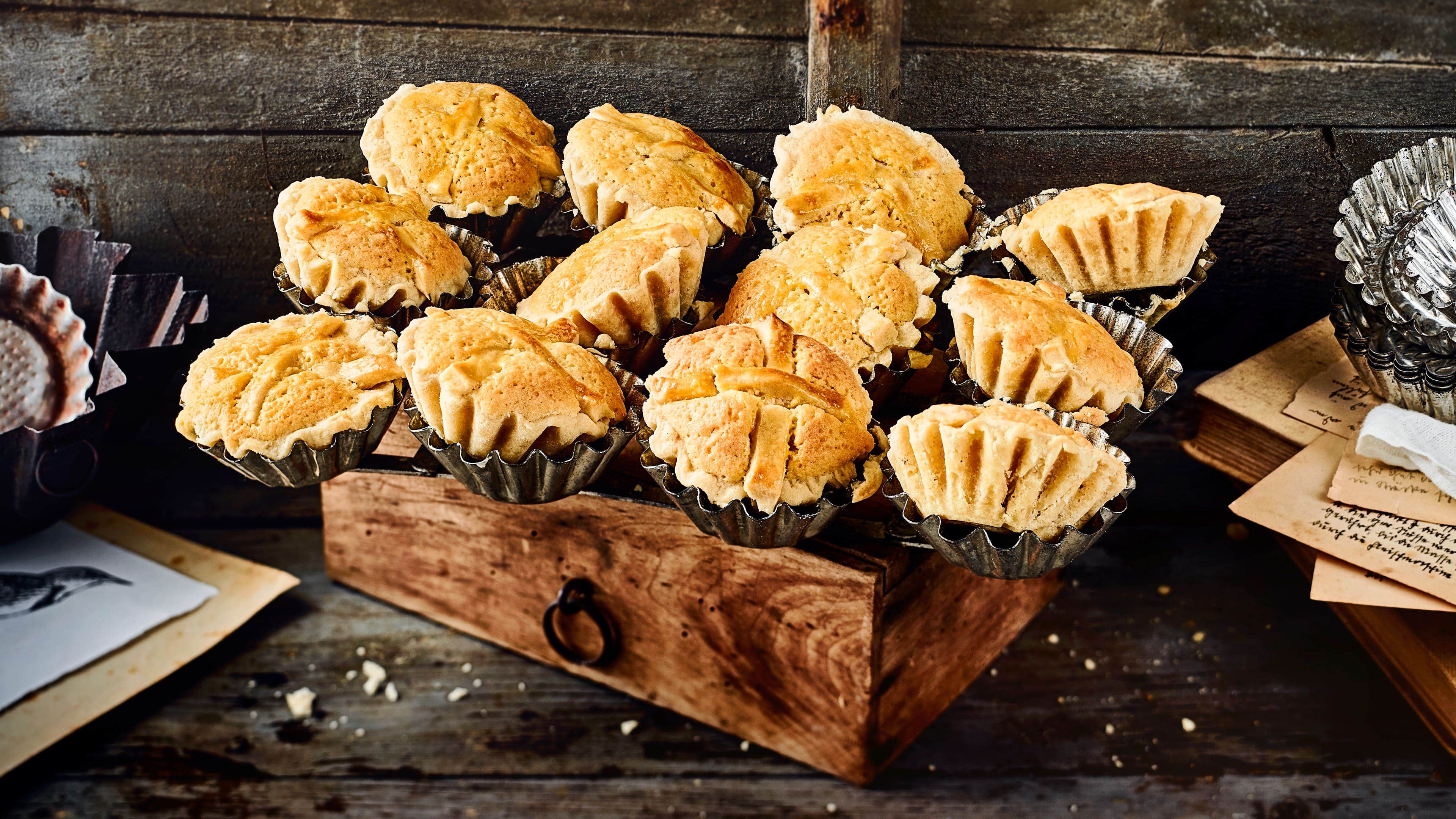 Leipziger Lerchen Leipziger Lerchen – ein traditionelles Pasteten-Gebäck aus Leipzig, schmeckt mit allen möglichen Marmeladen verfeinert schön fruchtig!