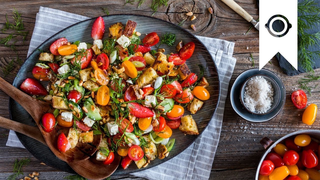 Tomatensalat - Frischer, fruchtiger Sommersalat YouTube Platzhalterbild für ein Video mit dem Titel 'Tomatensalat - Frischer, fruchtiger Sommersalat'.