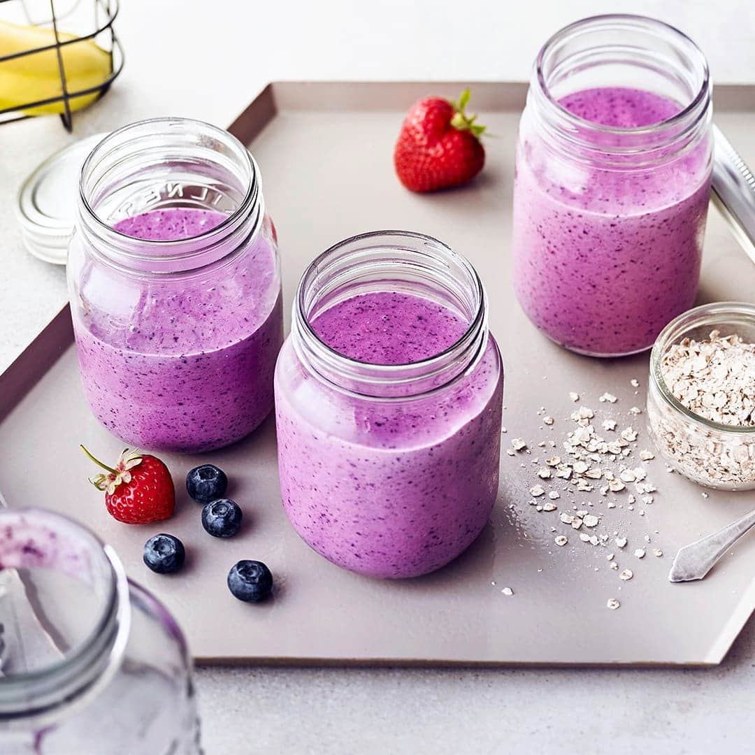 Unser Rezept-Tipp für nach dem Sport: Der Post-Workout-Shake versorgt Ihren Körper mit den Nährstoffen, die er nach einem Workout benötigt - und dazu ist er noch richtig lecker! Alternativ können Sie ihn mit pflanzlicher Milch zubereiten.