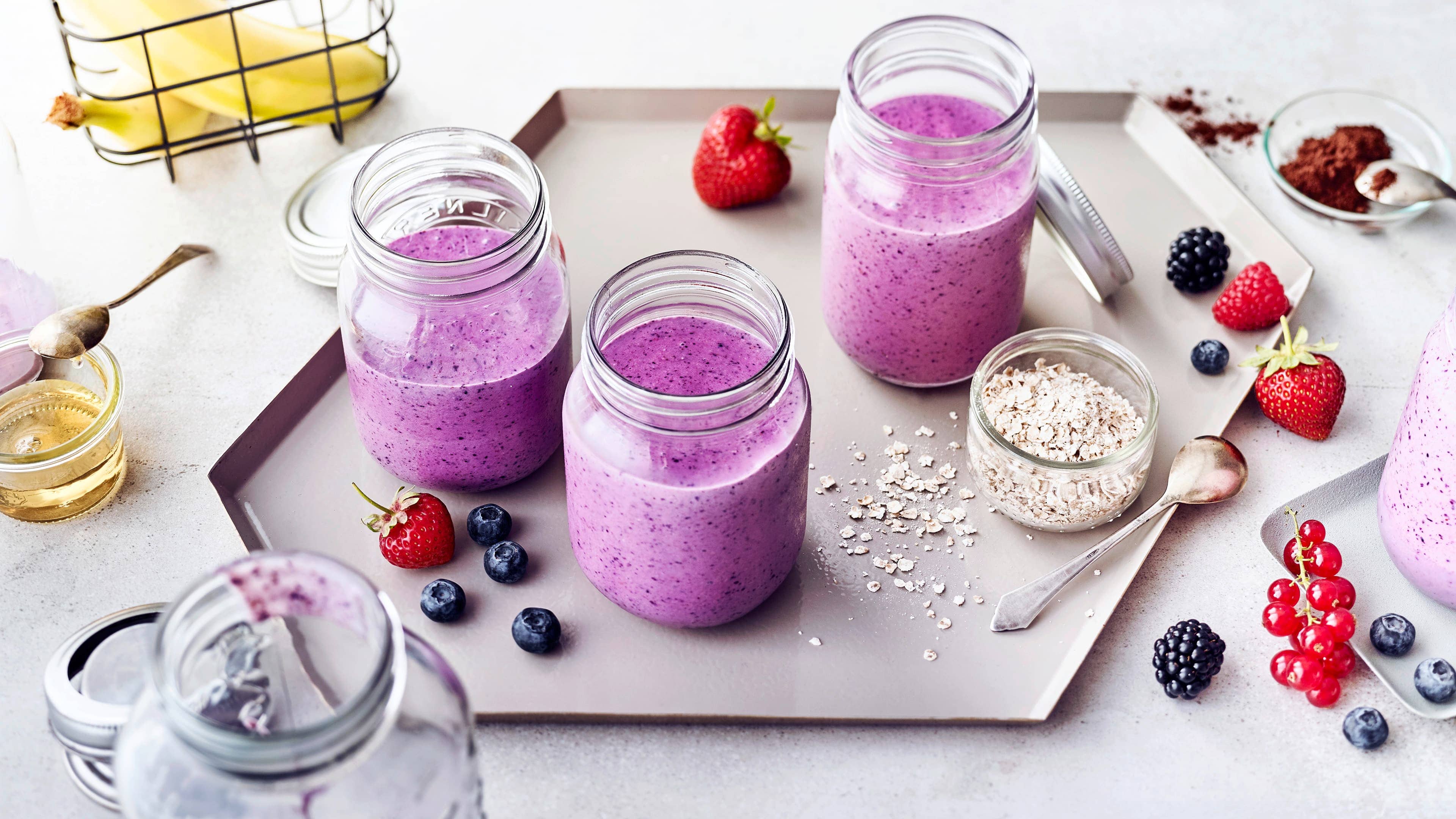 Post-Workout-Shake Unser Rezept-Tipp für nach dem Sport: Der Post-Workout-Shake versorgt Ihren Körper mit den Nährstoffen, die er nach einem Workout benötigt - und dazu ist er noch richtig lecker! Alternativ können Sie ihn mit pflanzlicher Milch zubereiten.