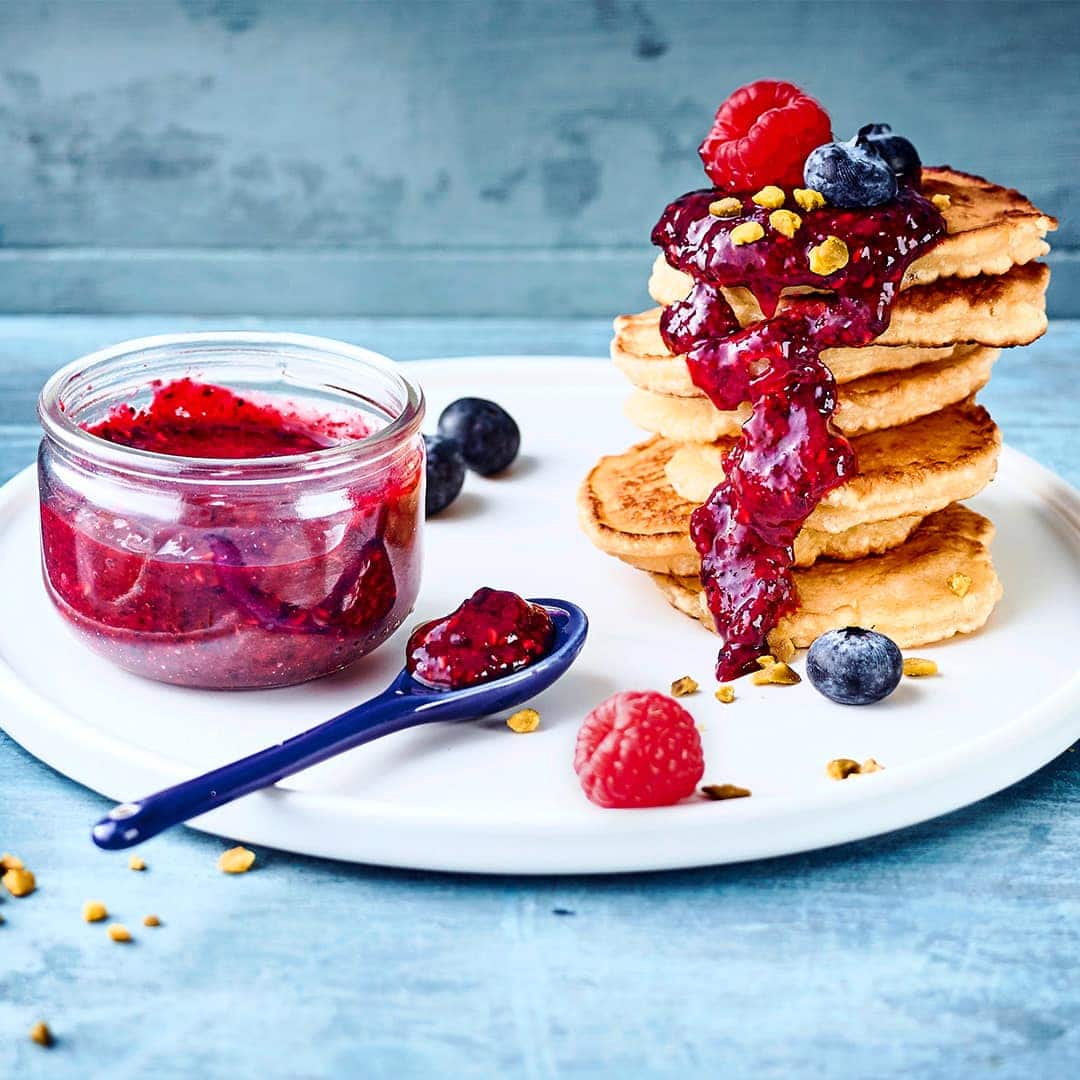 Eine genussvolle Ernährung mit reduziertem Anteil an Kohlenhydraten ist mit unserem Eiweiß-Pancakes-Rezept problemlos möglich. Überzeugen Sie sich selbst!