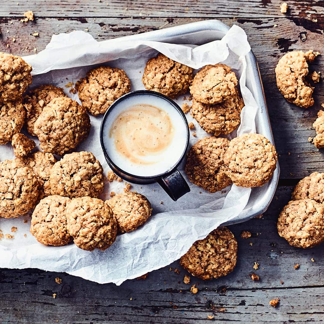 Mal eine Alternative zu Plätzchen mit Weißmehl: Unser Rezept für leckere Vollkornkekse mit Dinkelmehl und Haferflocken.