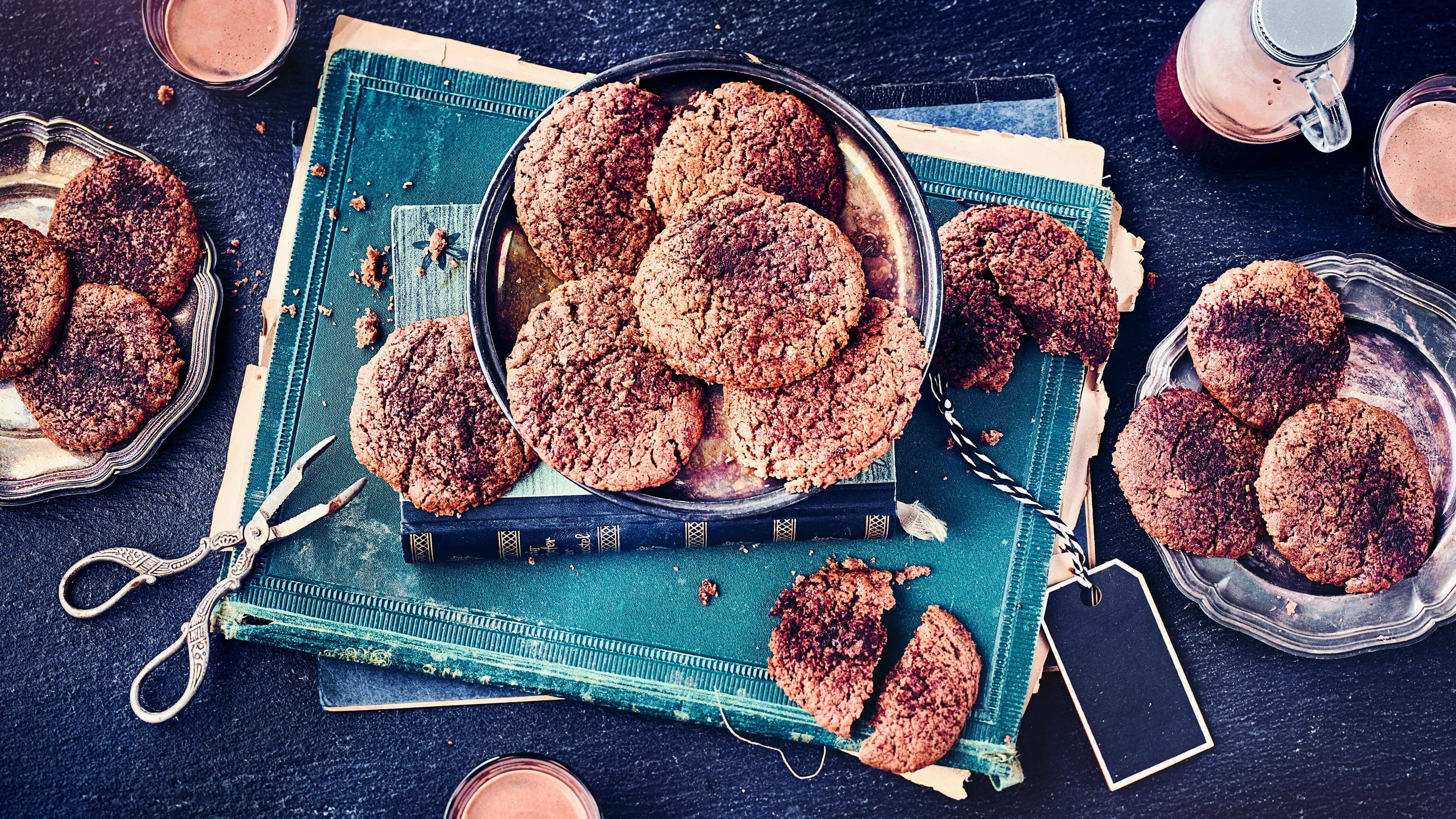 Schoko-Bananen-Plätzchen Möchten Sie Ihre Liebsten mit einer Alternative zu Zimtsternen, Vanillekipferln und Co. begeistern? Dann probieren Sie doch mal diese selbstgemachten Schoko-Bananen-Plätzchen aus!