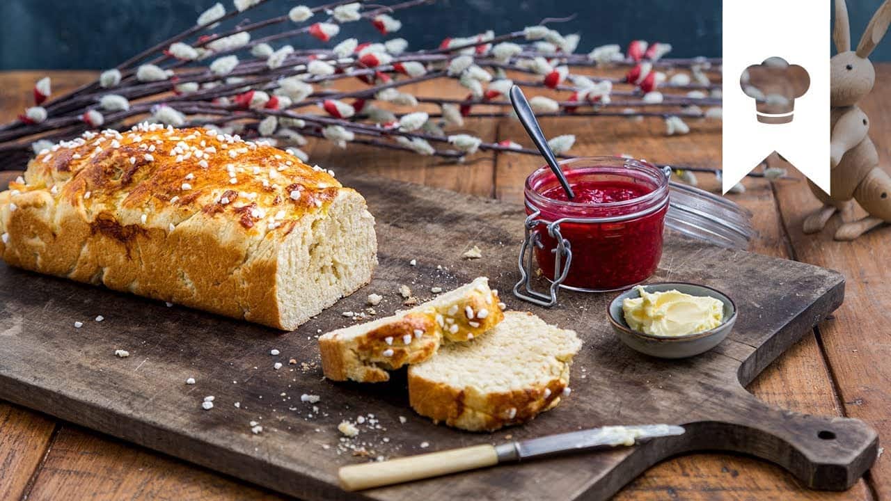 Oster-Brioche YouTube Platzhalterbild für ein Video mit dem Titel 'Oster-Brioche'.