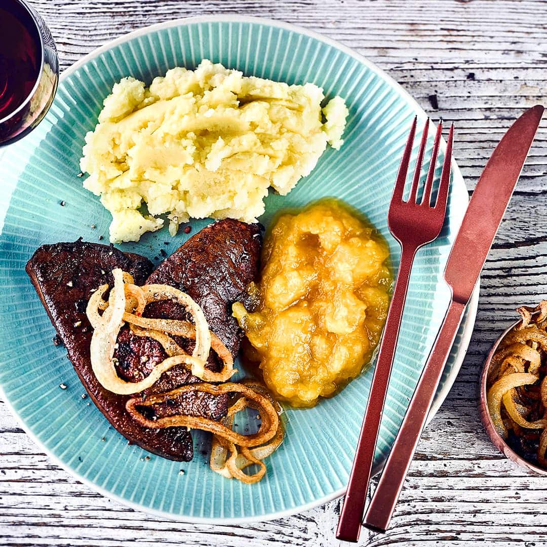 Der Klassiker überhaupt, Kalbsleber mit Zwiebeln, Kartoffelpüree und Apfelmus. Das weckt Kindheitserinnerungen und ist immer wieder einer Genuss.