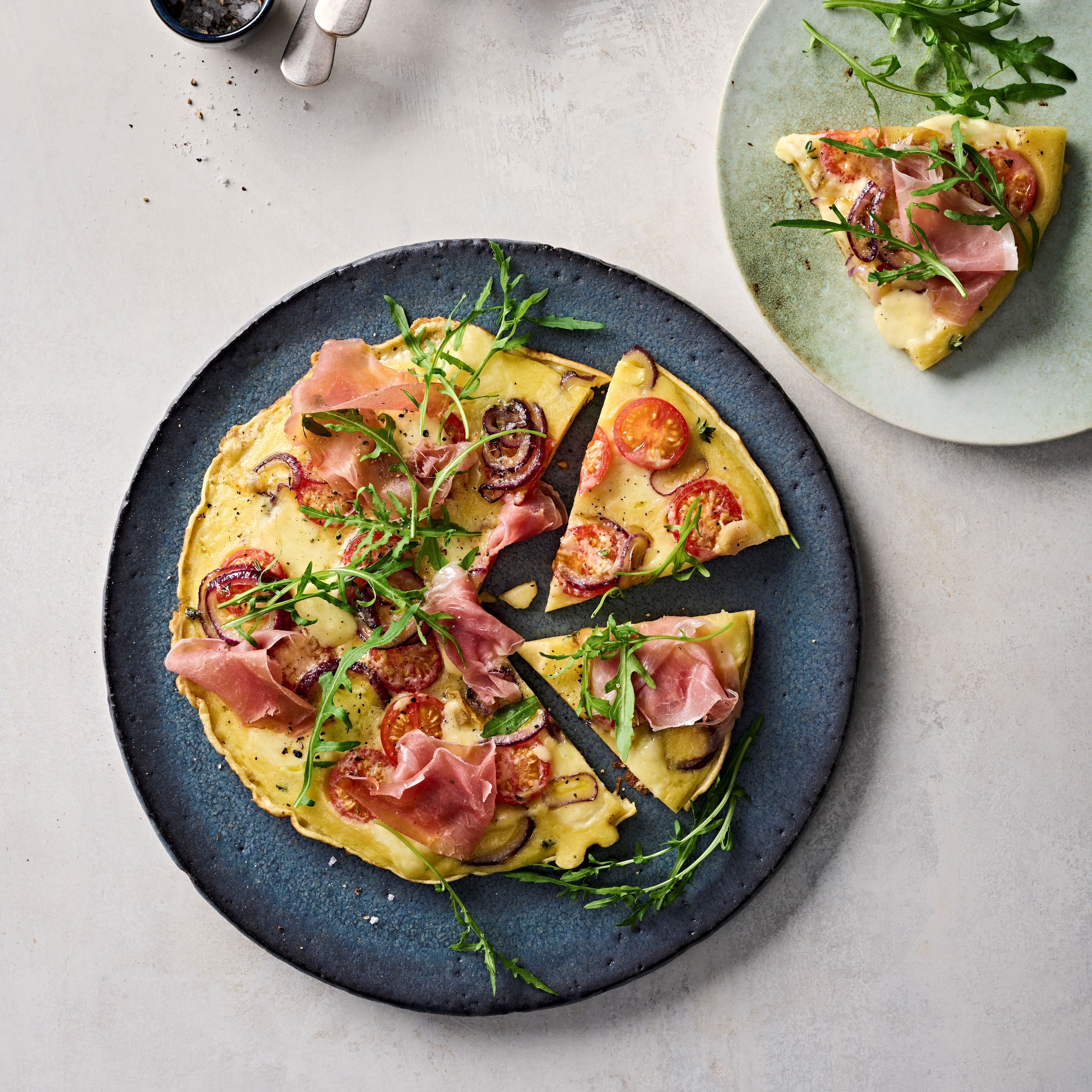Pizza oder Pfannkuchen? Pizza und Pfannkuchen! Mit diesem leckeren Rezept kombinieren Sie beide Gerichte und sorgen für ein unbeschreibliches Genusserlebnis.
