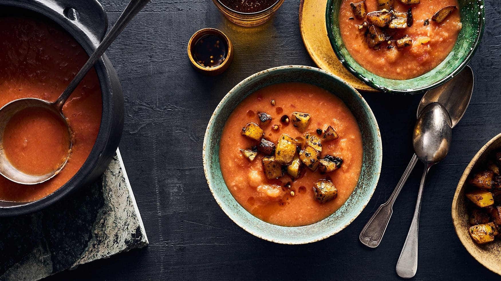 Winterwurzel-Suppe mit Masala-Kartoffeln Winterwurzel-Suppe mit Masala-Kartoffeln