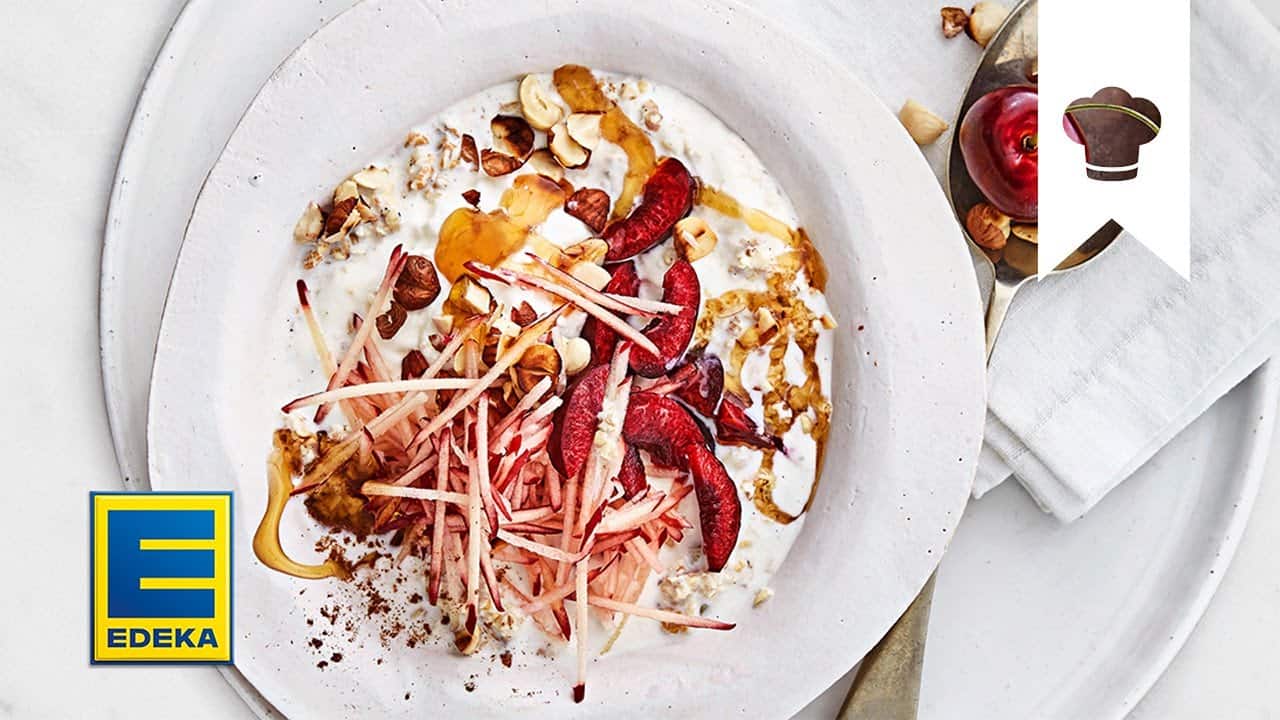 Bircher Müsli Rezept YouTube Platzhalterbild für ein Video mit dem Titel 'Bircher Müsli Rezept'.
