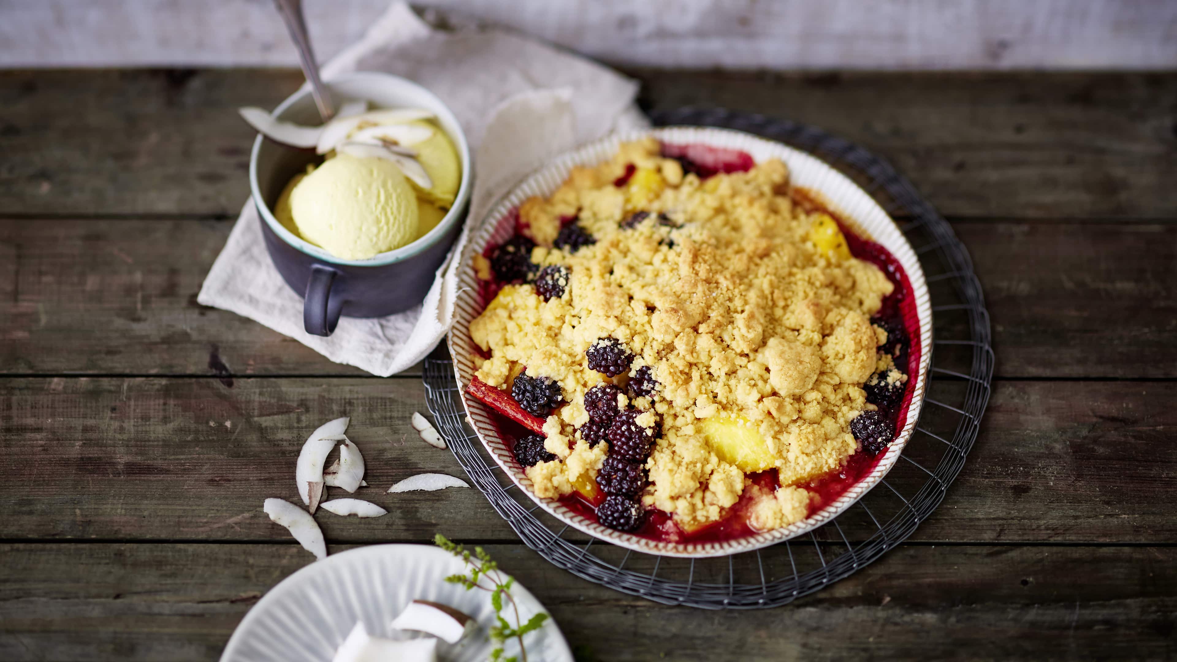 Ananas-Brombeer-Crumble Ananas-Brombeer-Crumble