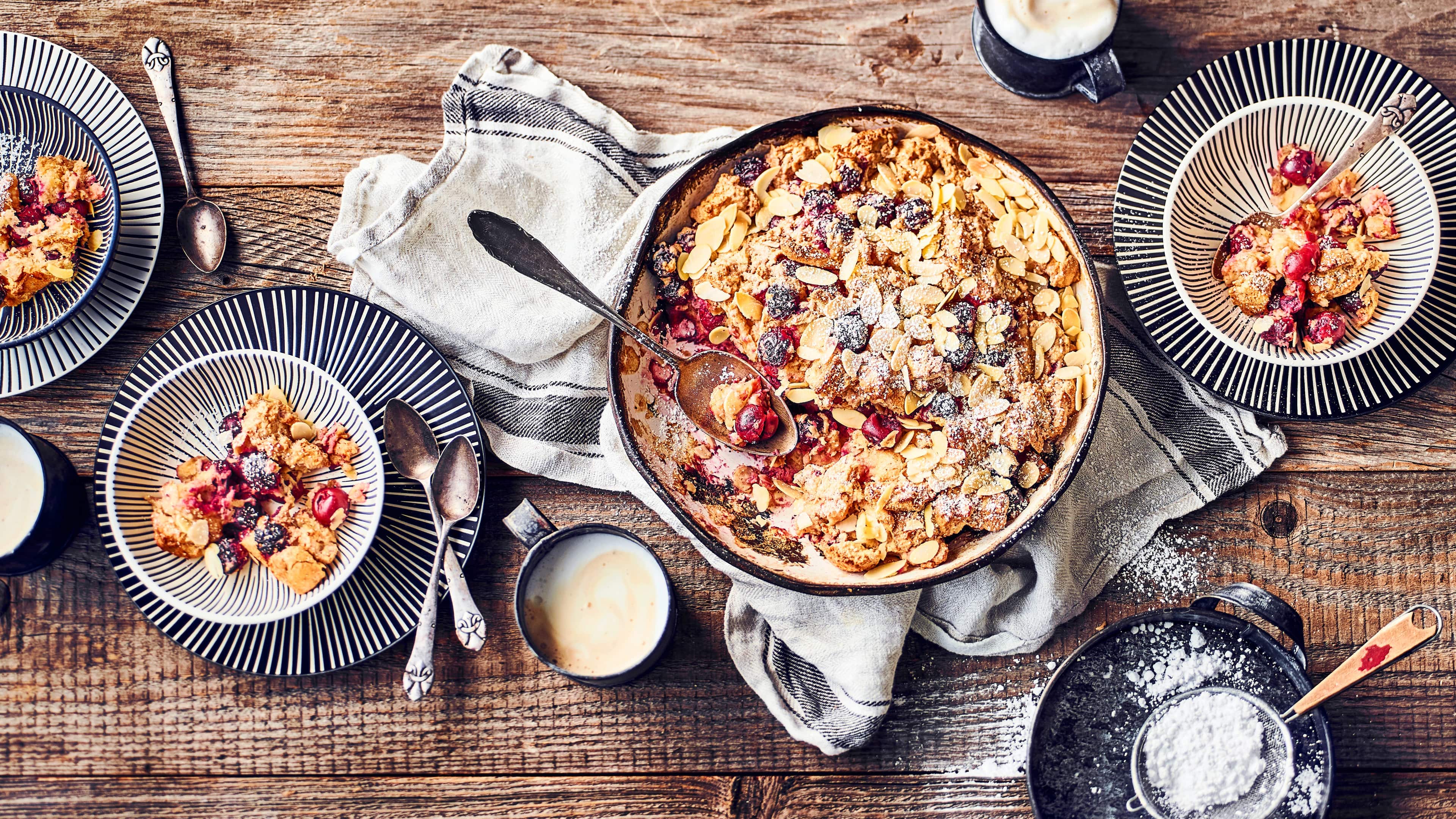 Kirschmichel Ob als Nachtisch oder als Alternative zu Kuchen: Kirschmichel ist eine köstliche Süßspeise der deutschen Küche und ganz einfach selbergemacht.