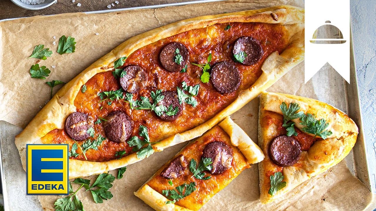 Pide mit Sucuk YouTube Platzhalterbild für ein Video mit dem Titel 'Pide mit Sucuk'.