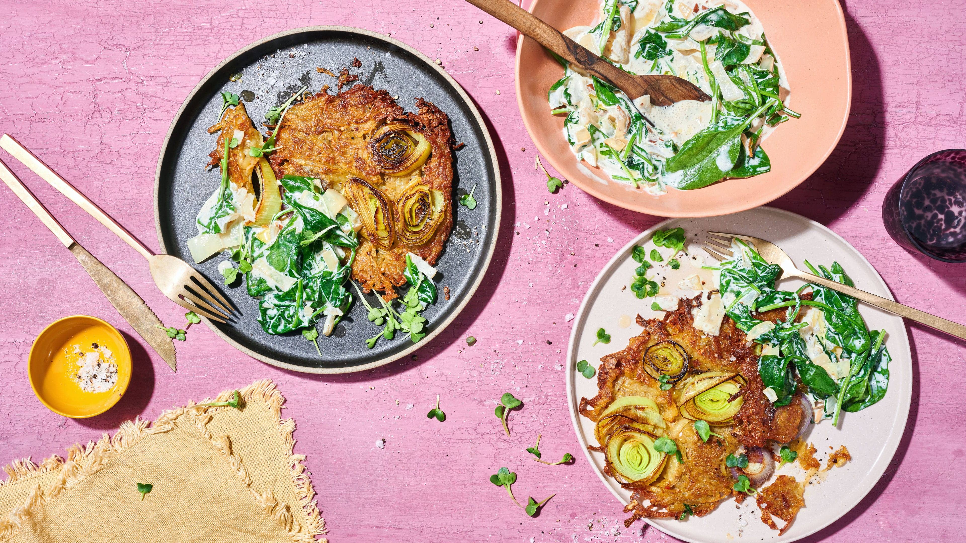 Kartoffel-Lauch-Rösti mit Spinatsalat Kartoffel-Lauch-Rösti mit Spinatsalat