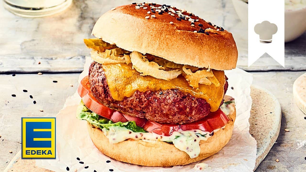 Cheeseburger Rezept YouTube Platzhalterbild für ein Video mit dem Titel 'Cheeseburger Rezept'.