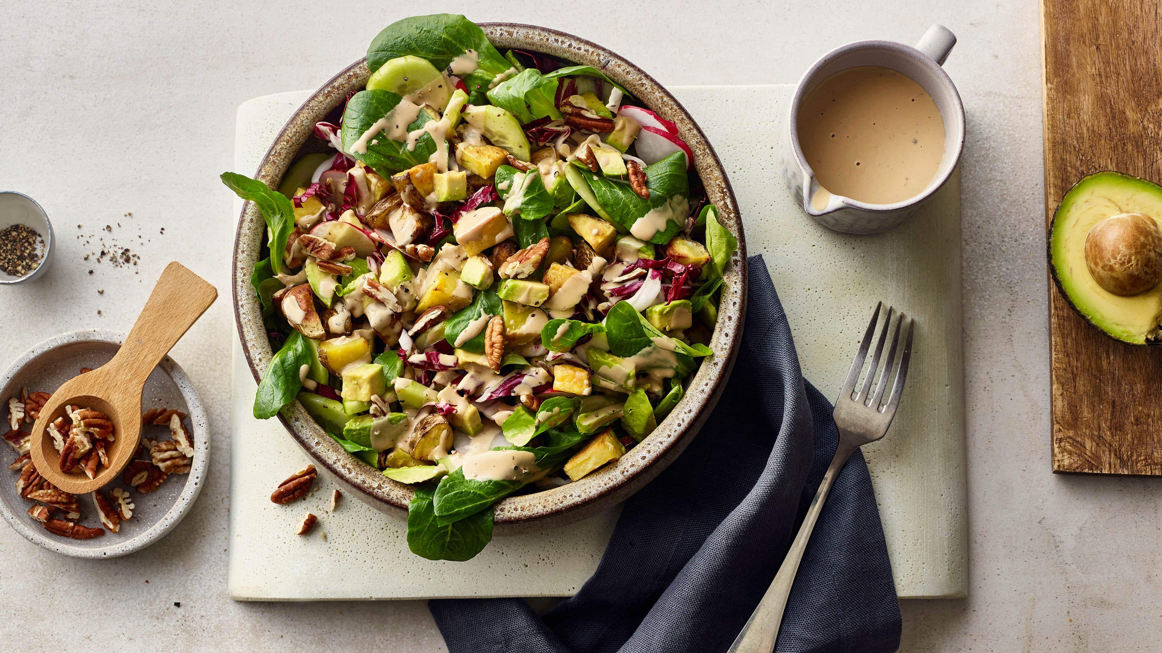 Salat mit Kartoffeln und Avocado