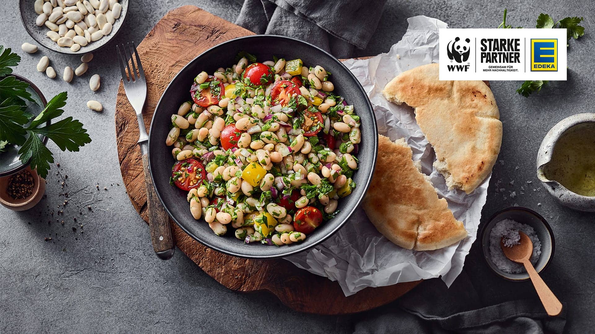 Weiße-Bohnen-Salat mit Pita Weiße-Bohnen-Salat mit Pita