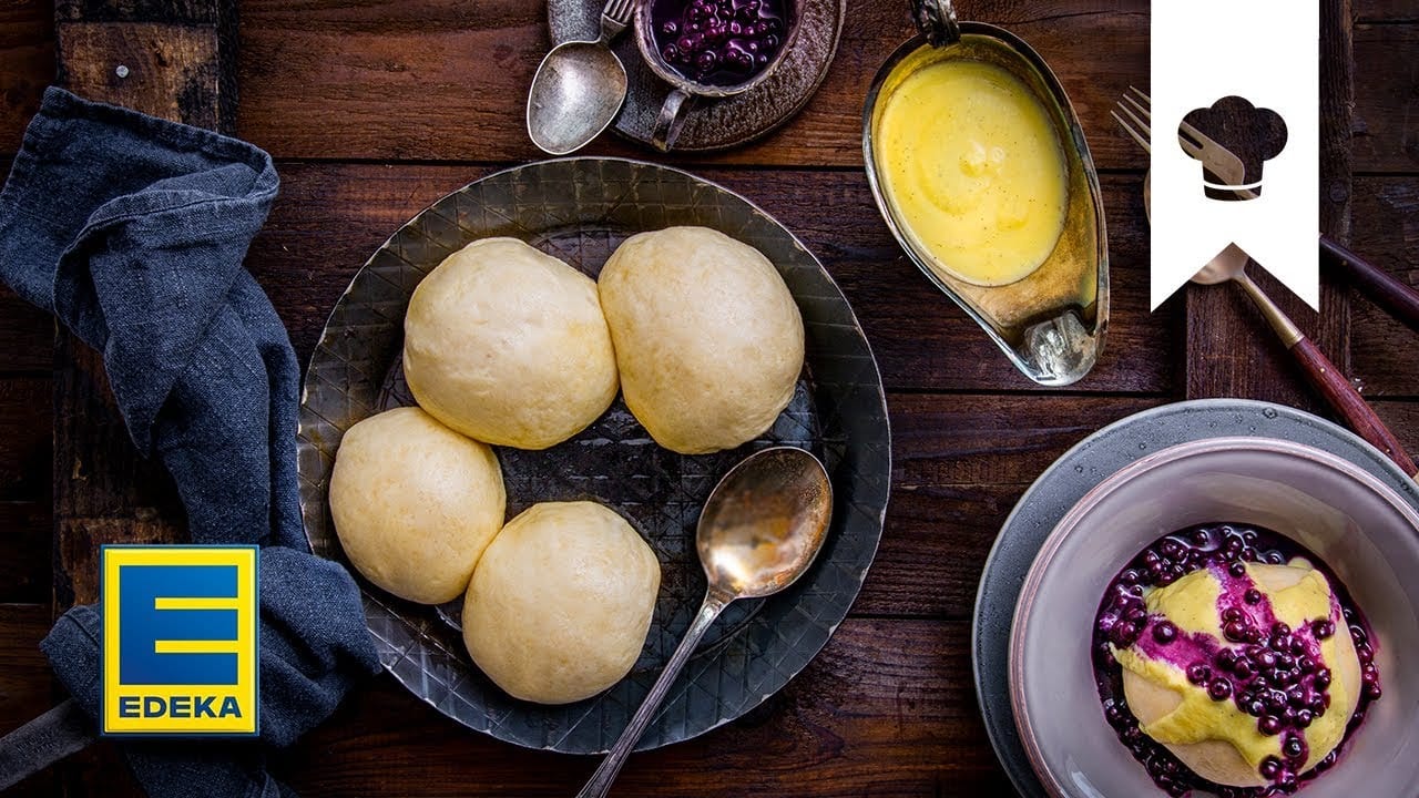 Dampfnudeln Rezept YouTube Platzhalterbild für ein Video mit dem Titel 'Dampfnudeln Rezept'.