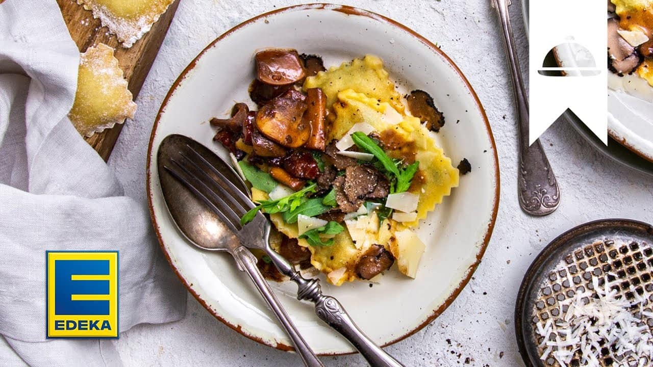 Pilz-Ravioli Rezept YouTube Platzhalterbild für ein Video mit dem Titel 'Pilz-Ravioli Rezept'.
