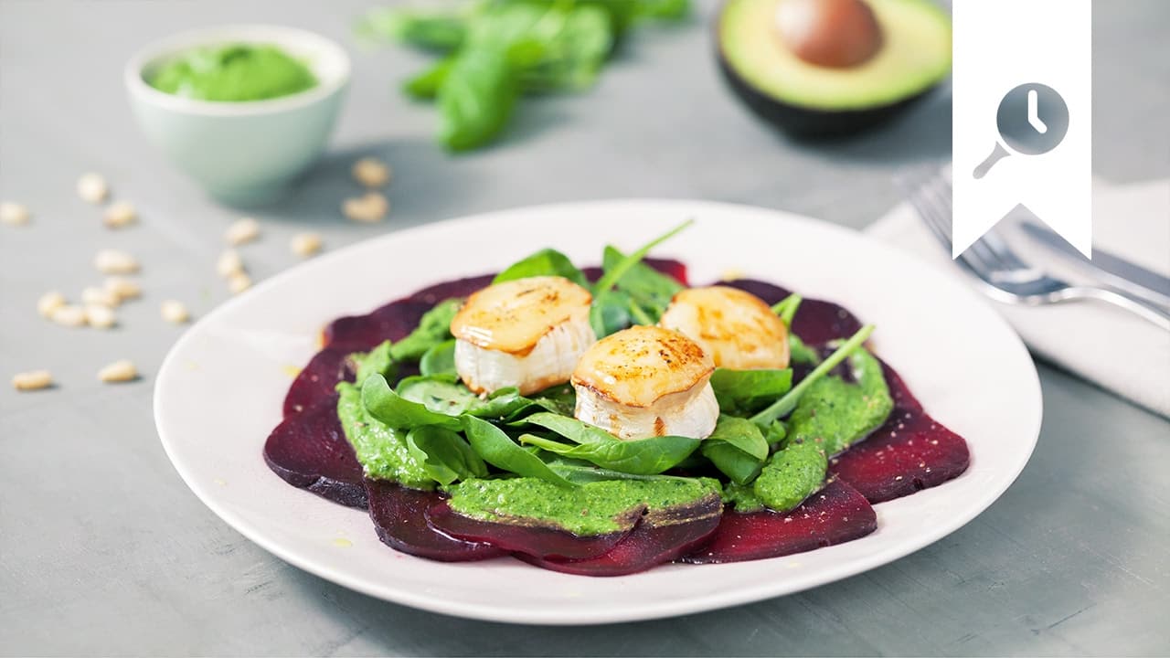 Rote Bete Carpaccio Rezept | Mit überbackenem Ziegenkäse | EDEKA YouTube Platzhalterbild für ein Video mit dem Titel 'Rote Bete Carpaccio Rezept | Mit überbackenem Ziegenkäse | EDEKA'.