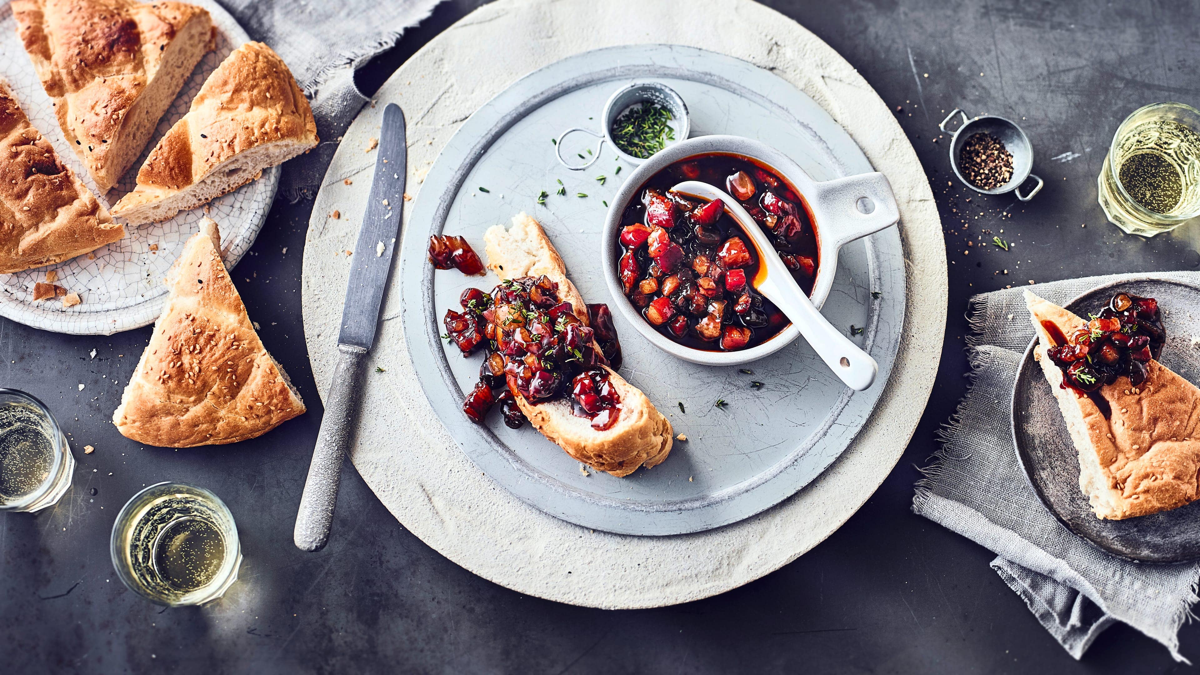 Bacon-Jam Ein Genuss für Feinschmecker: Herzhafter Bacon-Jam – ob als herzhafte Idee zum Frühstück oder als Dip zu Fleisch.