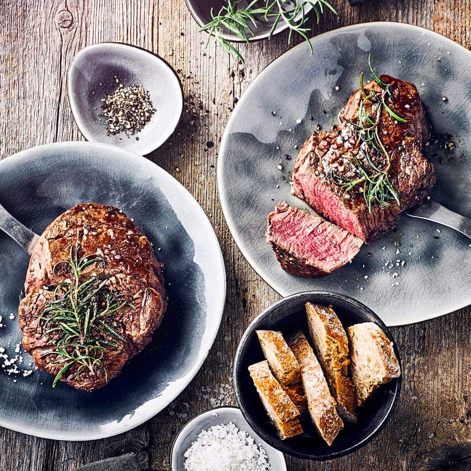Ein klassisches Rinderfilet zuzubereiten, ist kein Hexenwerk. Wir zeigen Ihnen, wie es gelingt und köstlich schmeckt!