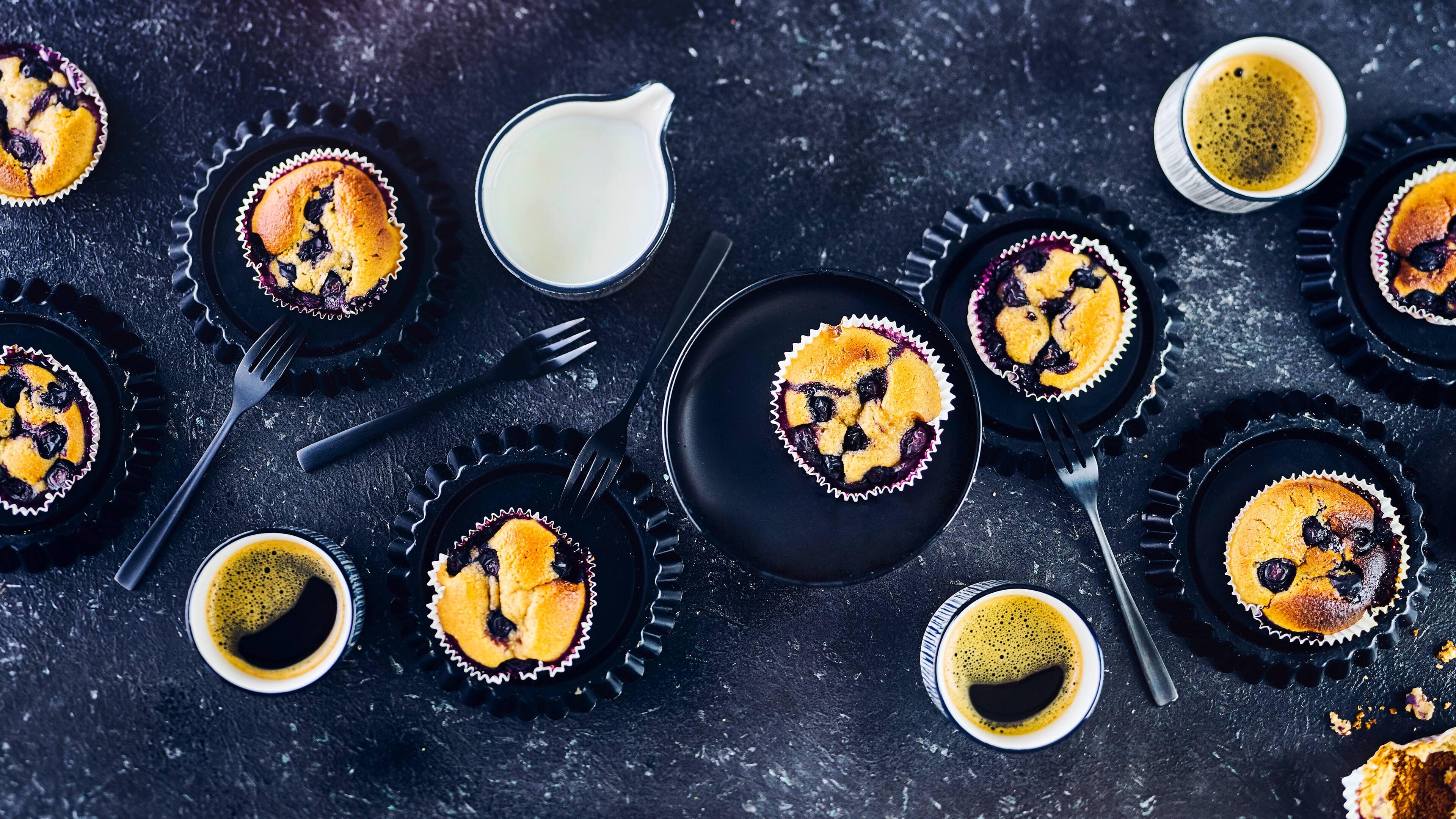 Blaubeer-Buttermilch-Muffins Unsere Blaubeer-Buttermilch-Muffins werden herrlich fluffig und zergehen im Mund: Probieren Sie es aus!